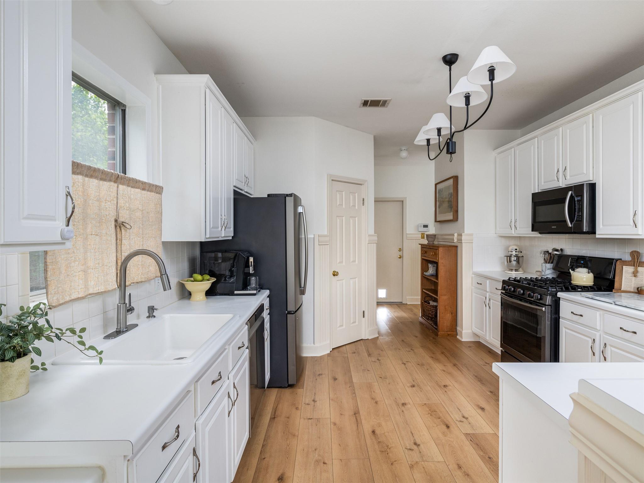 300 N Carriage Hills Dr, Georgetown, TX 78626