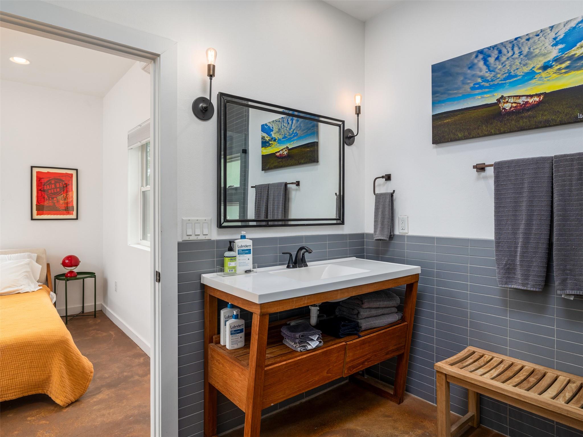 1109 Angelina St, Austin, TX 78702