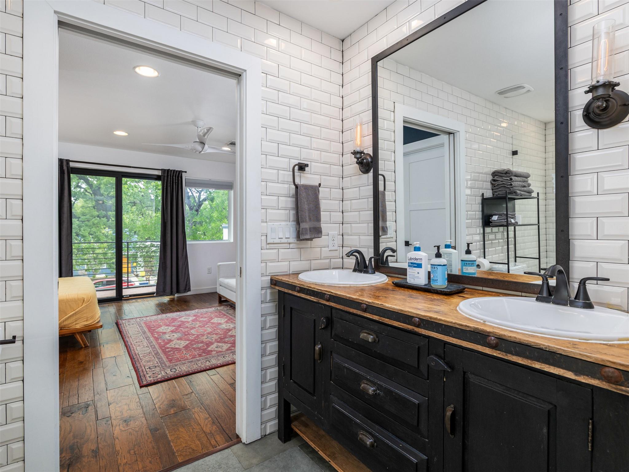 1109 Angelina St, Austin, TX 78702