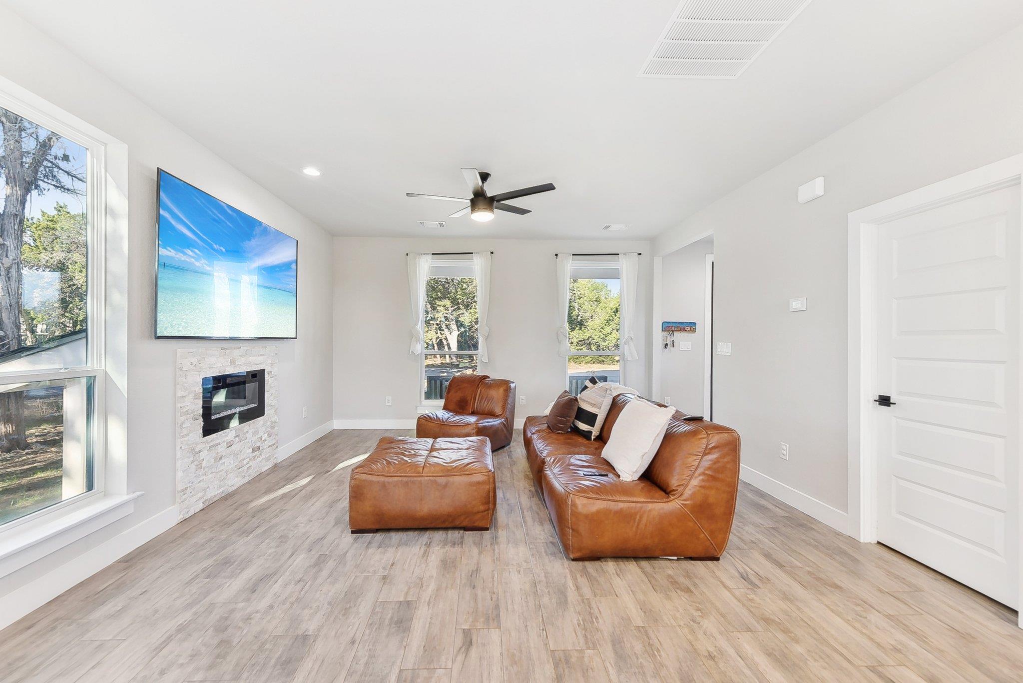 25 Woodacre Dr, Wimberley, TX 78676