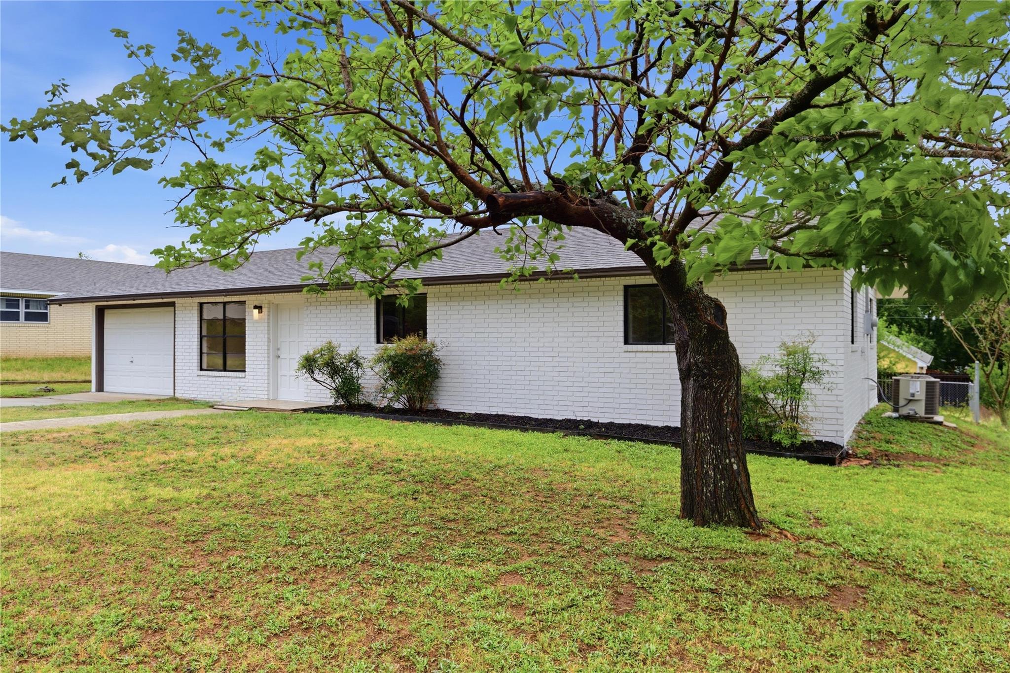 1841 Twin Oaks, Kingsland, TX 78639