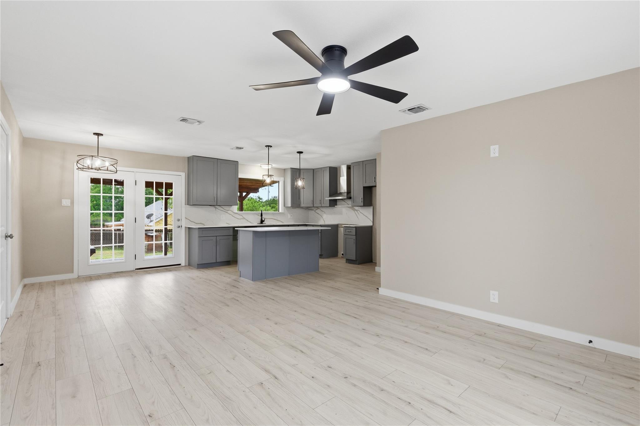 1841 Twin Oaks, Kingsland, TX 78639