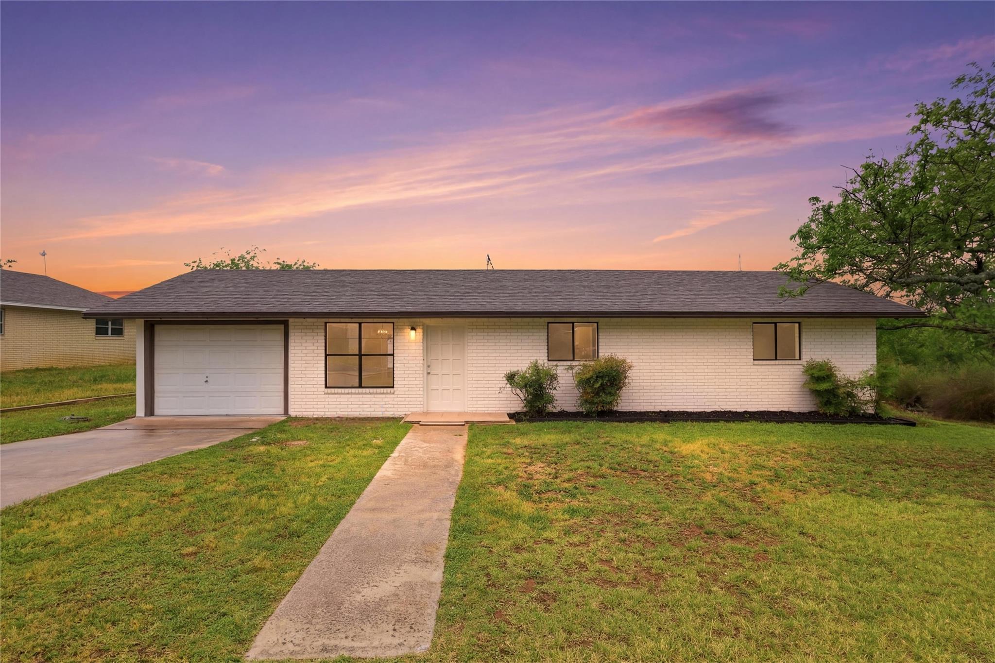 1841 Twin Oaks, Kingsland, TX 78639