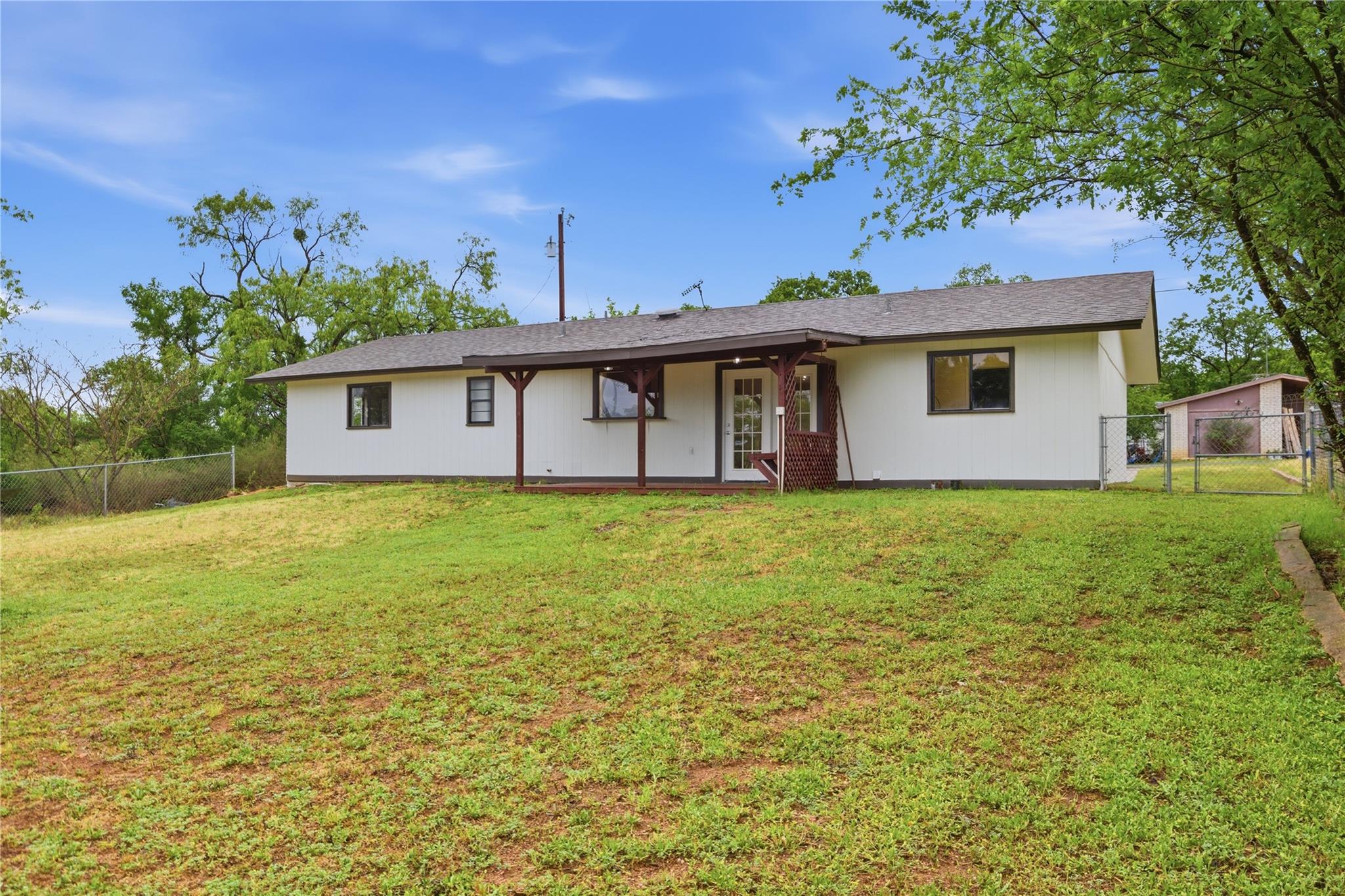 1841 Twin Oaks, Kingsland, TX 78639