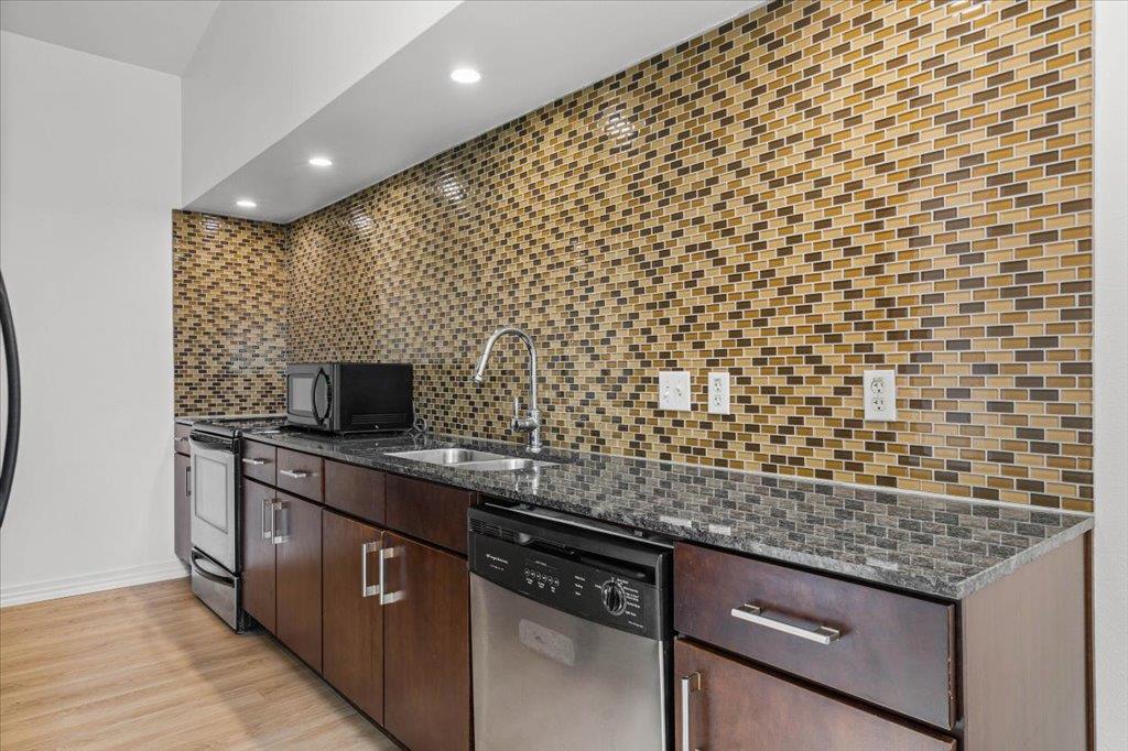 2200 Dickson Dr # 227, Austin, TX 78704