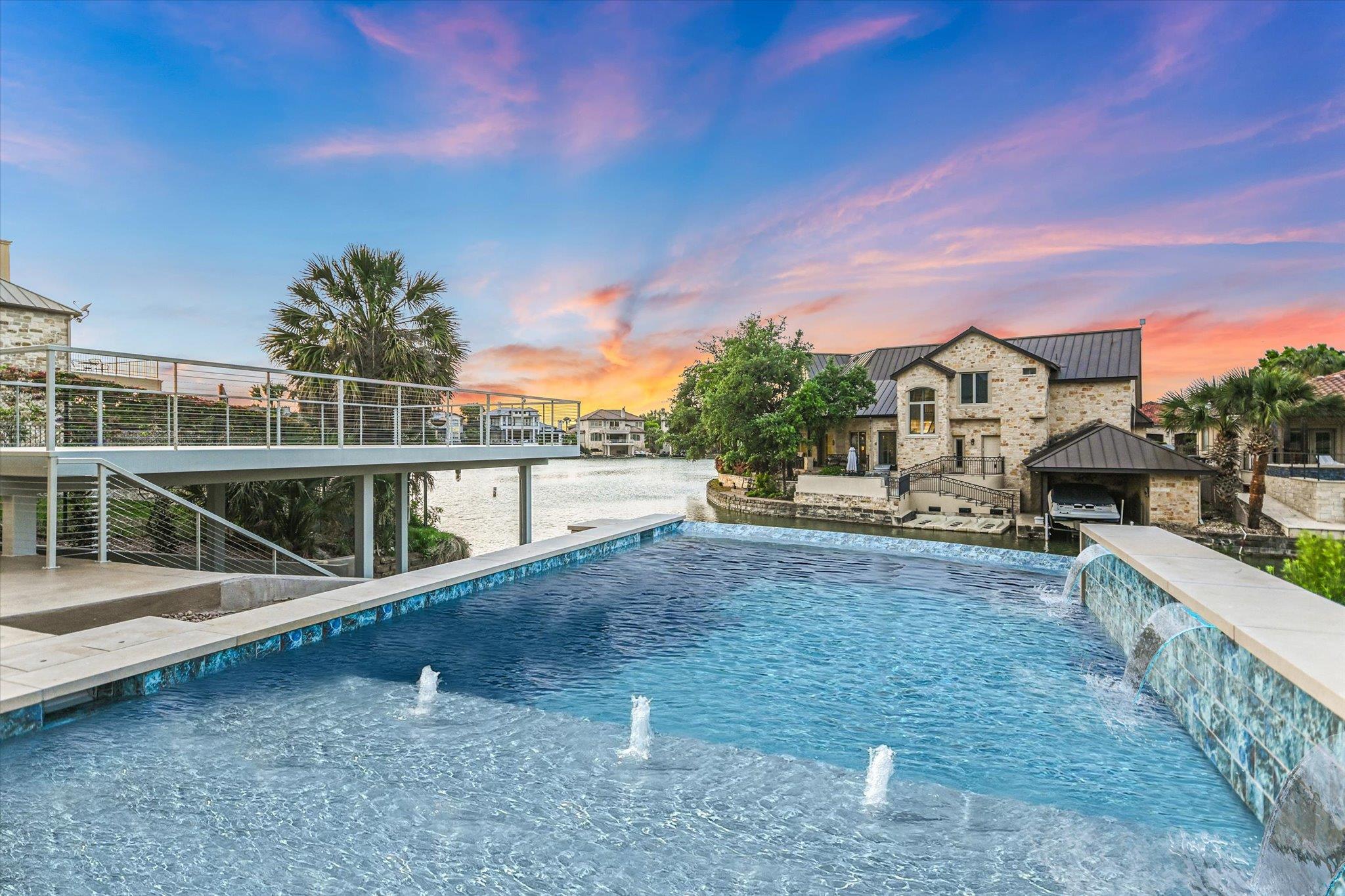 98 Wennmohs Pl, Horseshoe Bay, TX 78657