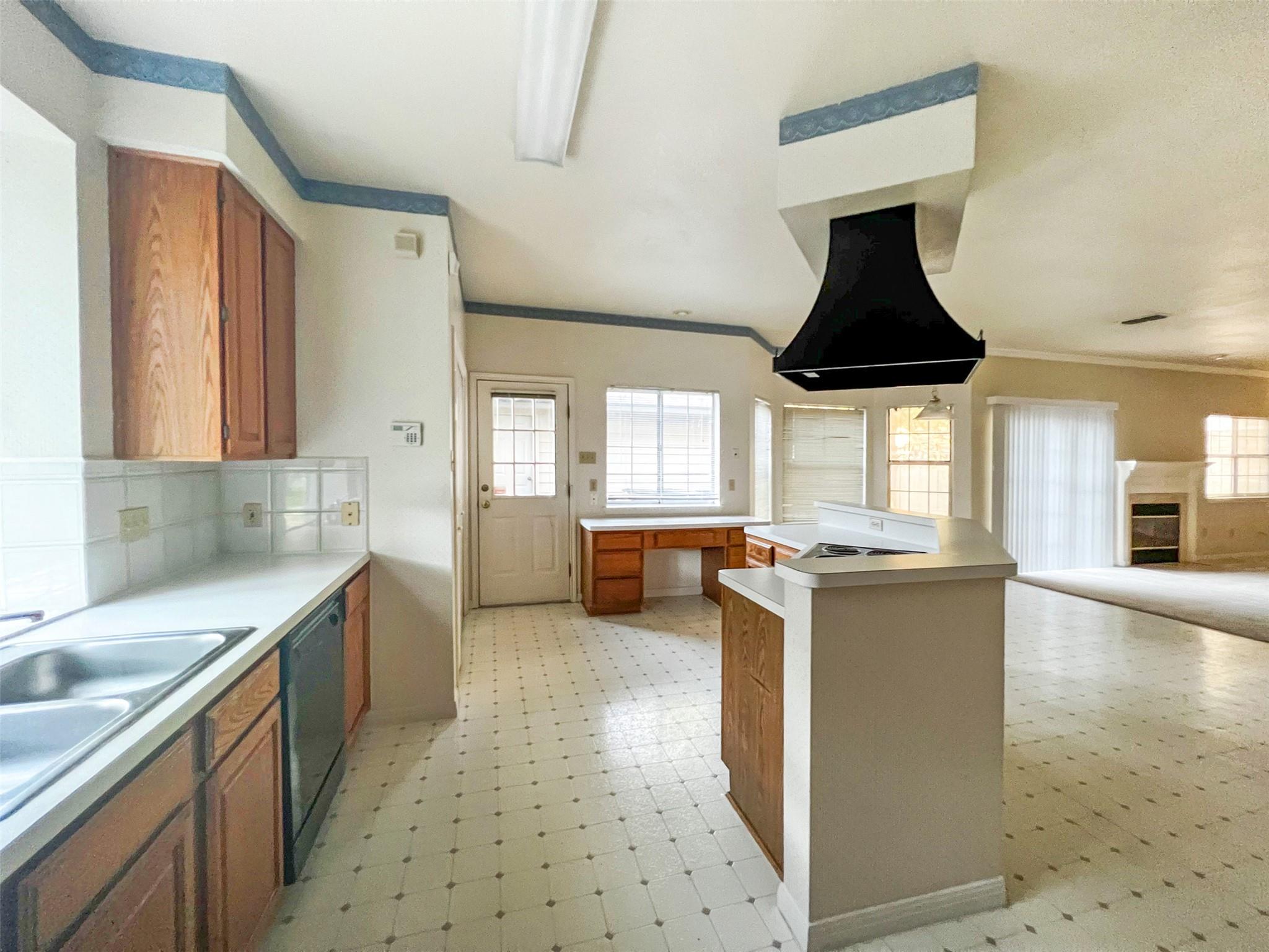 6204 Old Harbor Ln, Austin, TX 78739