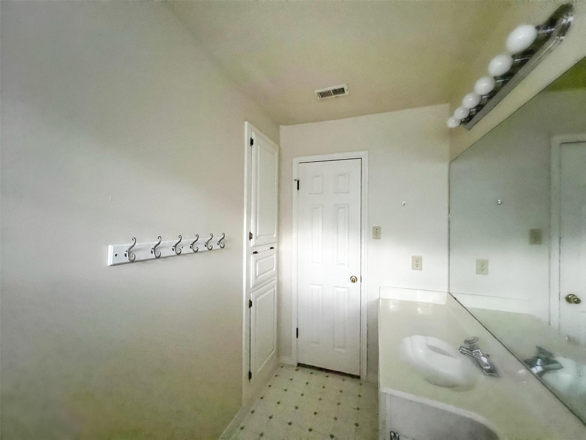 6204 Old Harbor Ln, Austin, TX 78739