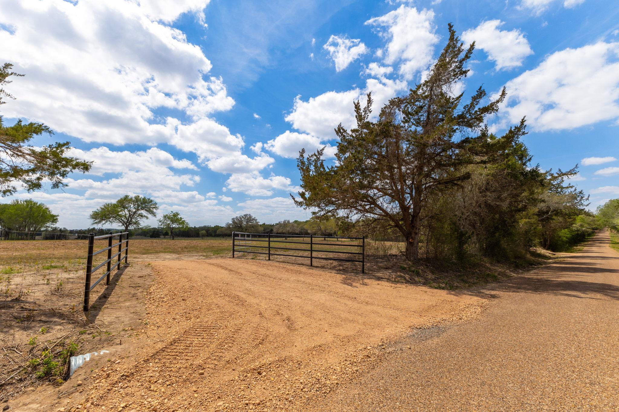 2112 (Tract #4) Baca Loop, Flatonia, TX 78941
