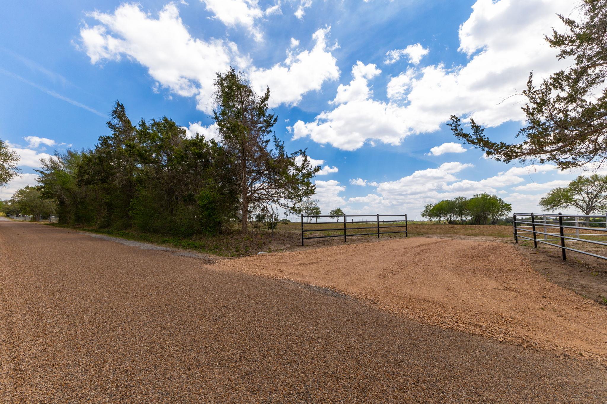 2112 (Tract #4) Baca Loop, Flatonia, TX 78941