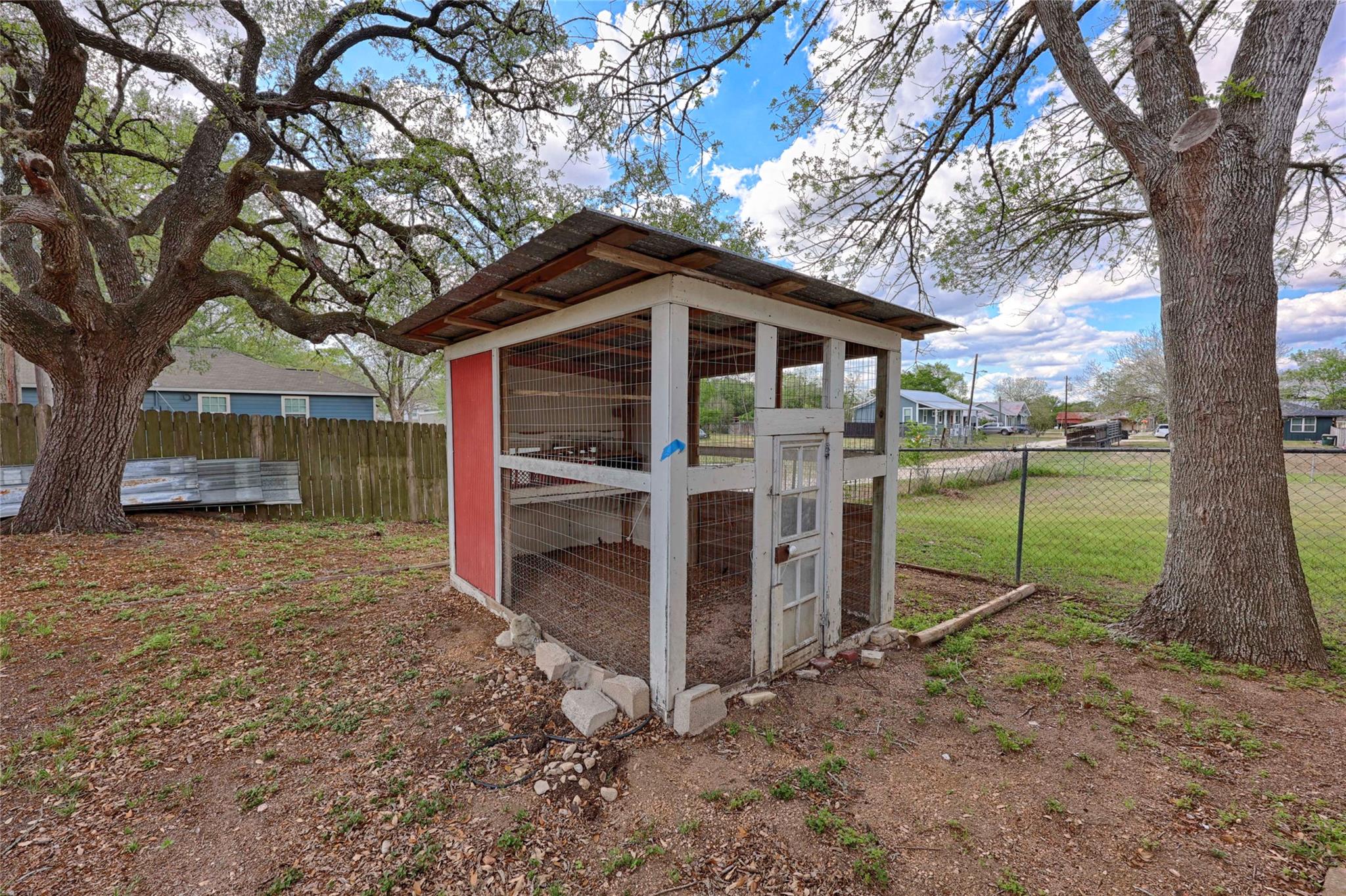 705 S La Grange St, Flatonia, TX 78941