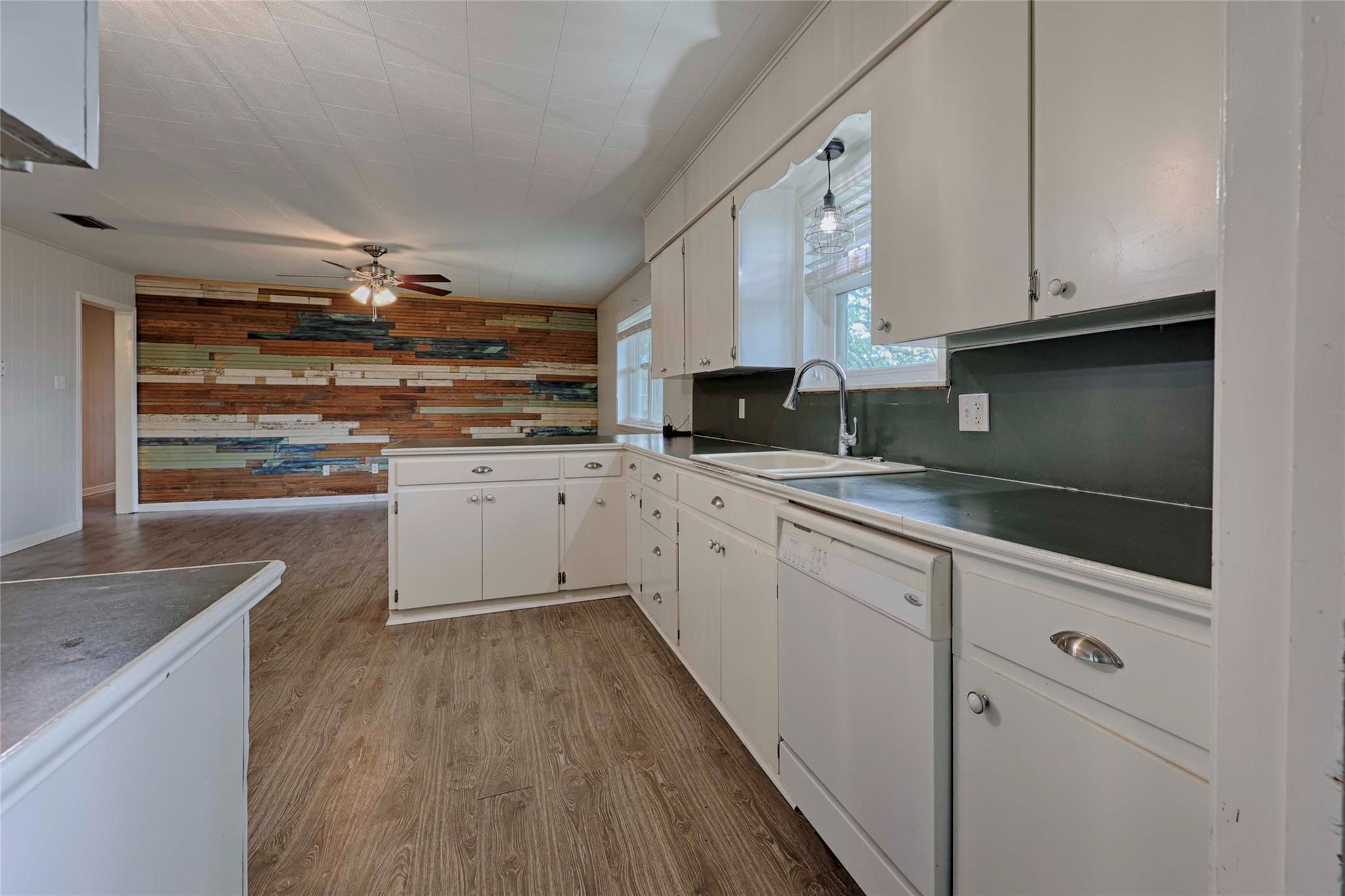 705 S La Grange St, Flatonia, TX 78941