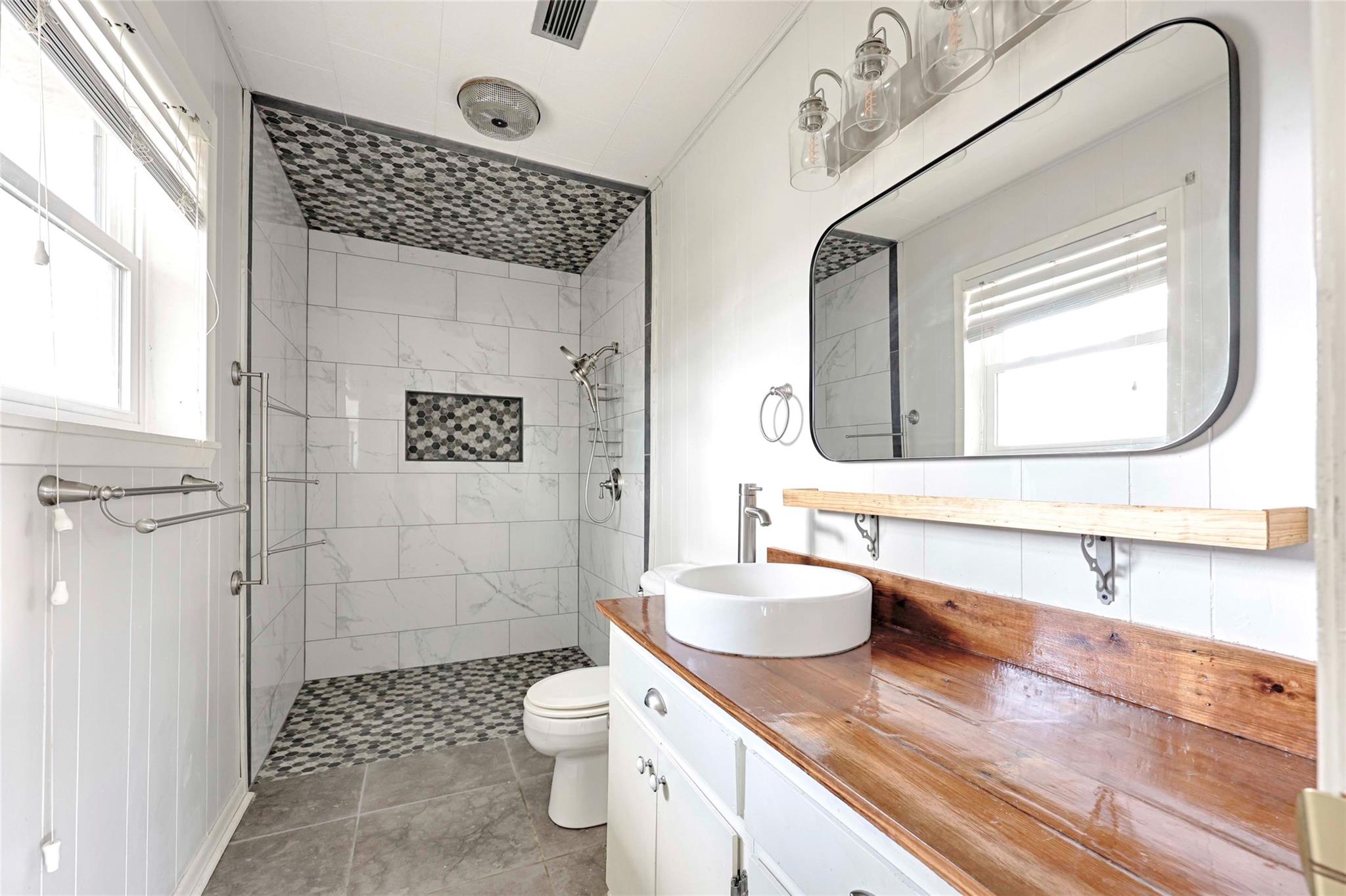 705 S La Grange St, Flatonia, TX 78941