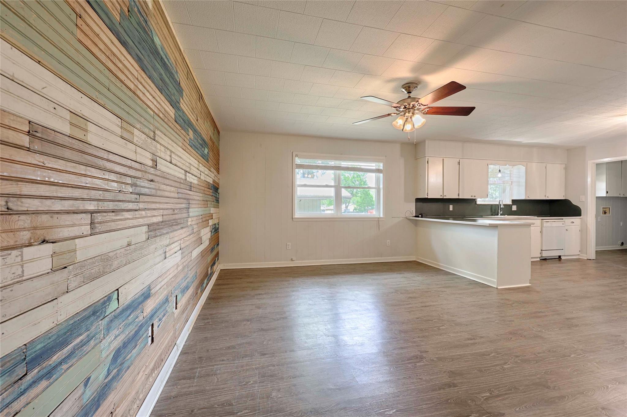 705 S La Grange St, Flatonia, TX 78941