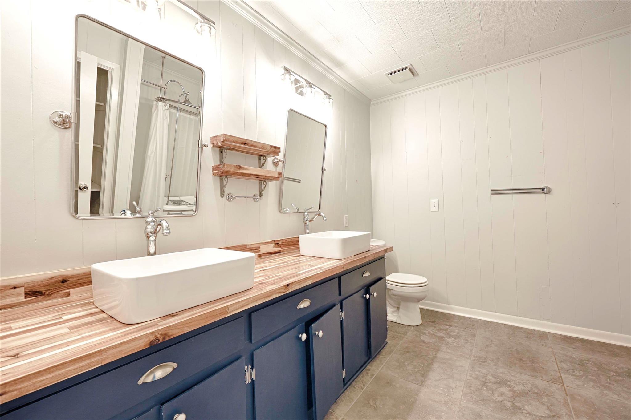 705 S La Grange St, Flatonia, TX 78941