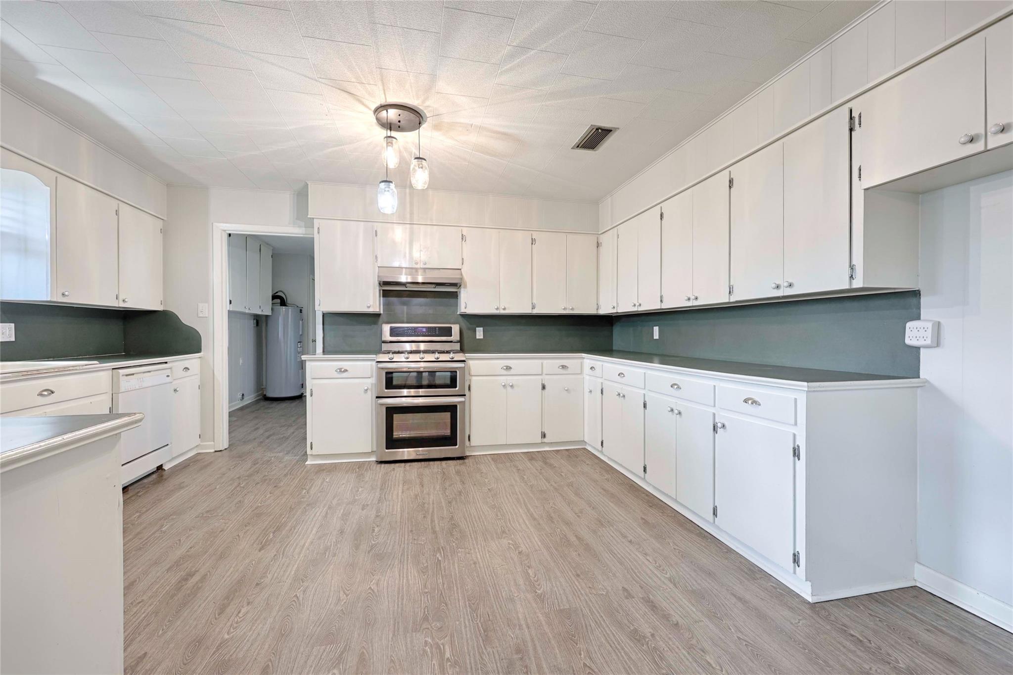 705 S La Grange St, Flatonia, TX 78941