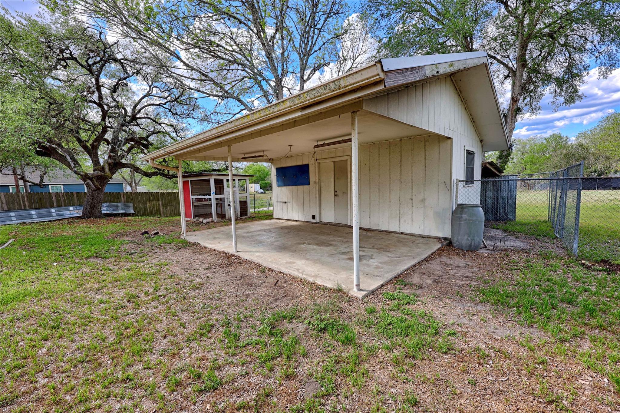 705 S La Grange St, Flatonia, TX 78941
