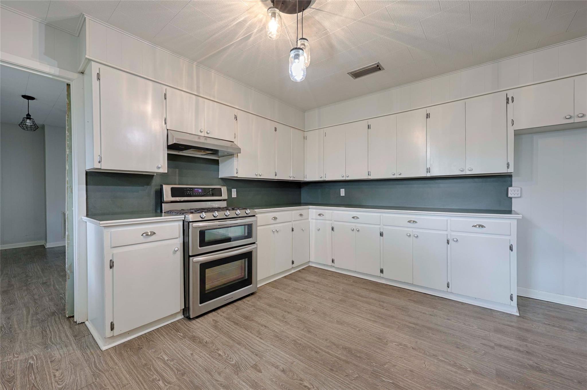 705 S La Grange St, Flatonia, TX 78941