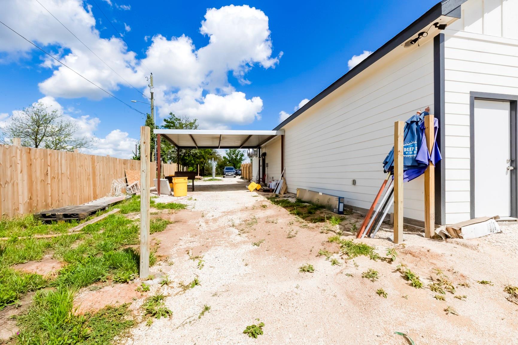 306 Oak St, Rockdale, TX 76567