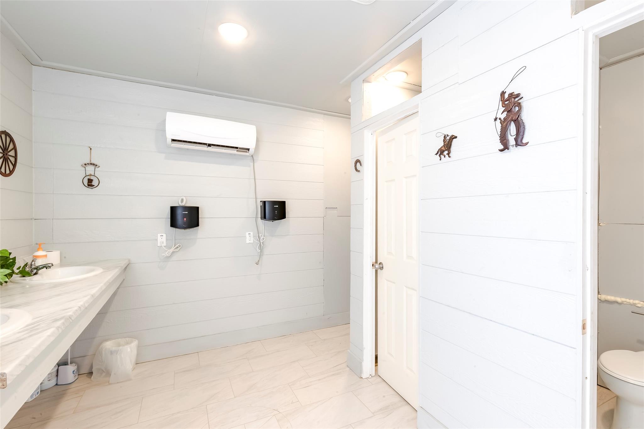 306 Oak St, Rockdale, TX 76567