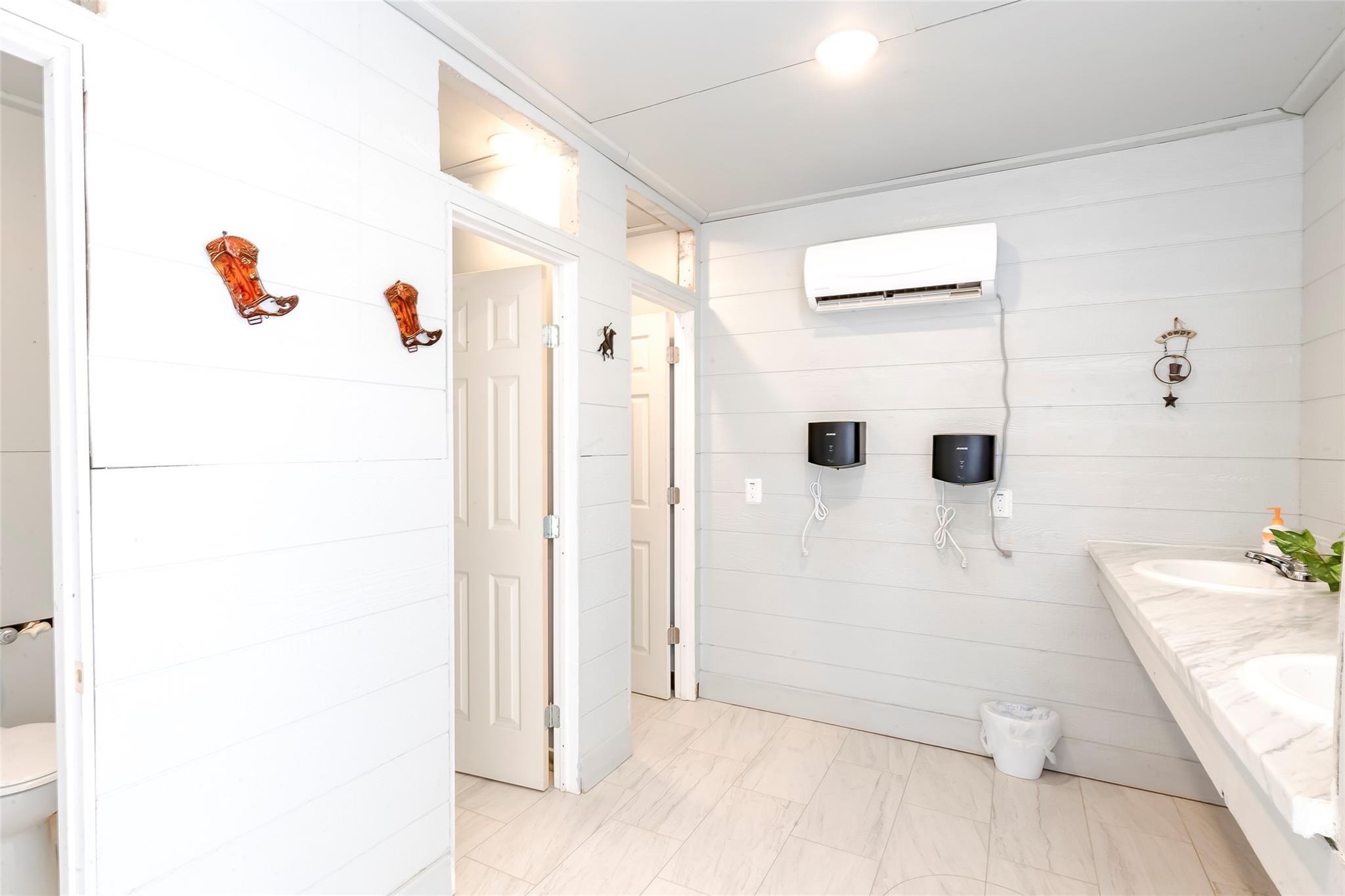 306 Oak St, Rockdale, TX 76567