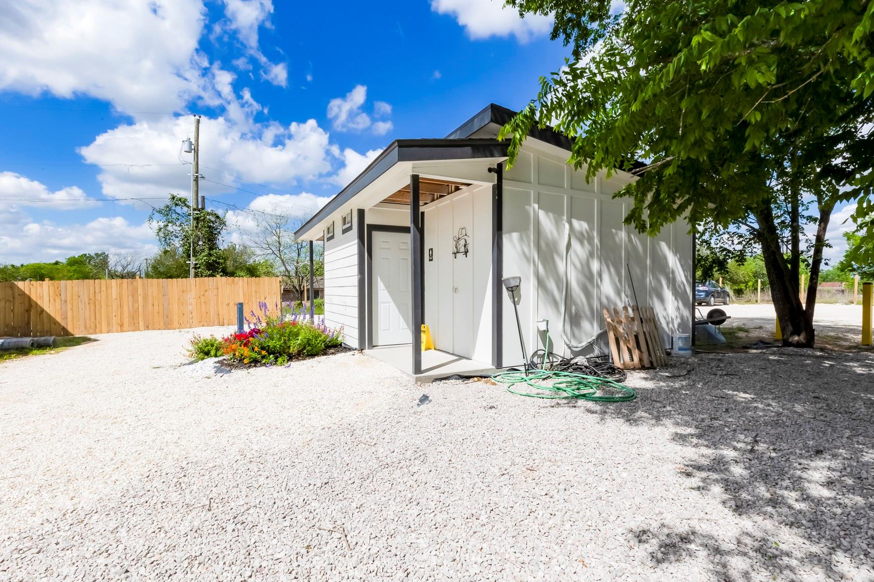 306 Oak St, Rockdale, TX 76567