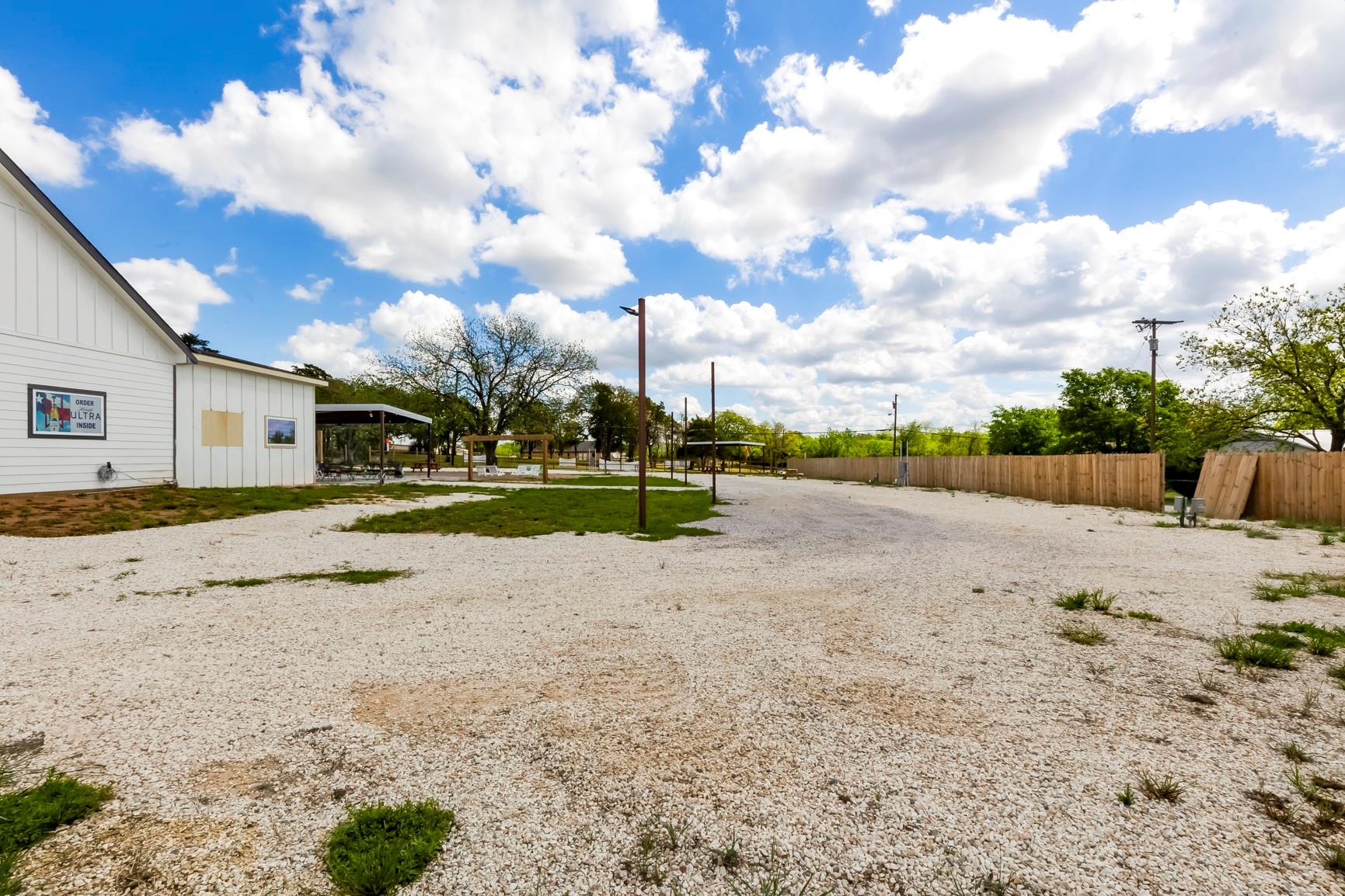 306 Oak St, Rockdale, TX 76567