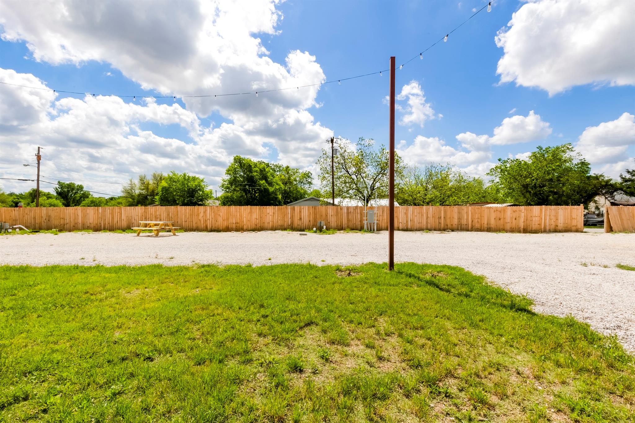 306 Oak St, Rockdale, TX 76567