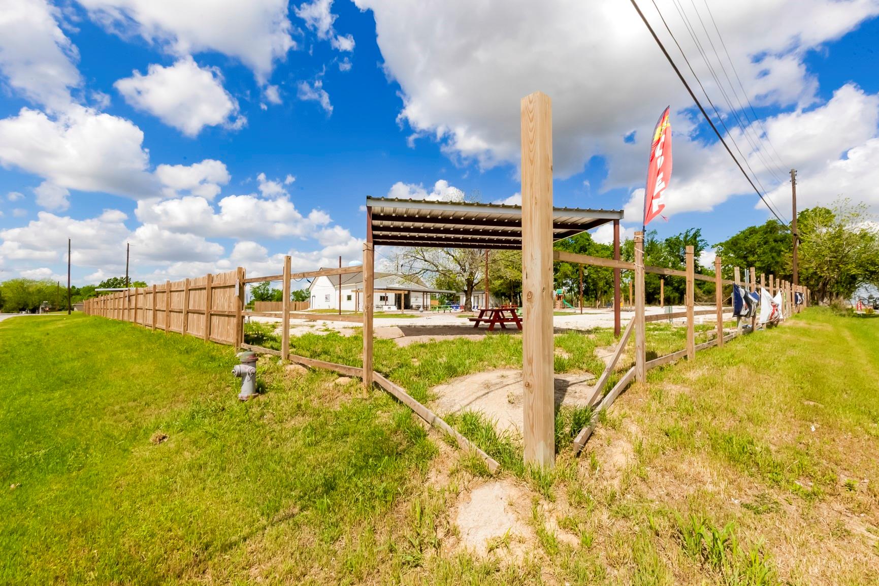 306 Oak St, Rockdale, TX 76567