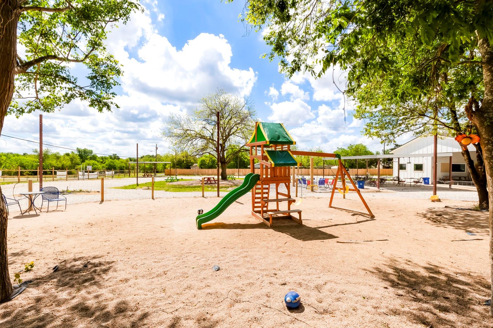 306 Oak St, Rockdale, TX 76567