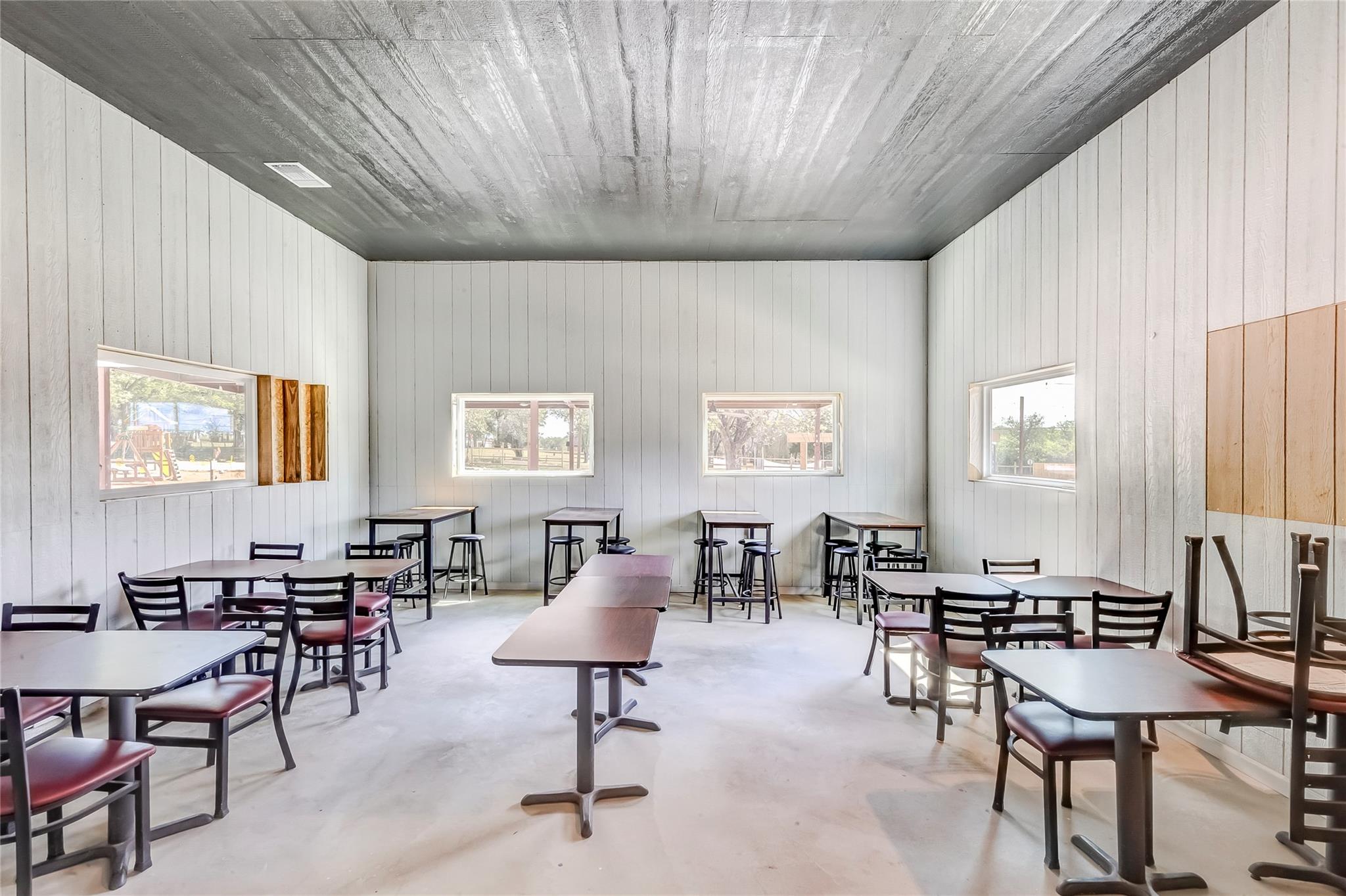 306 Oak St, Rockdale, TX 76567