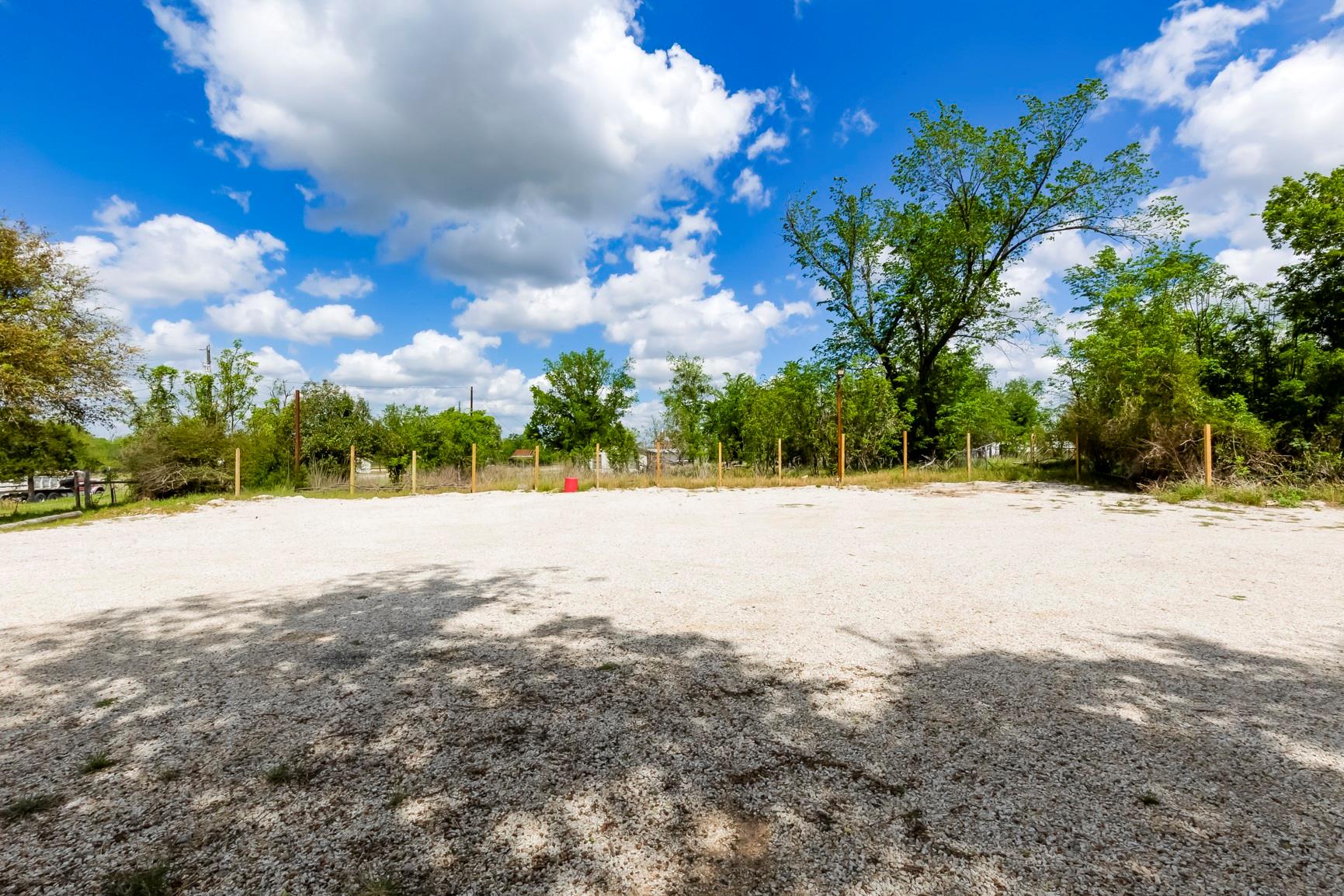 306 Oak St, Rockdale, TX 76567