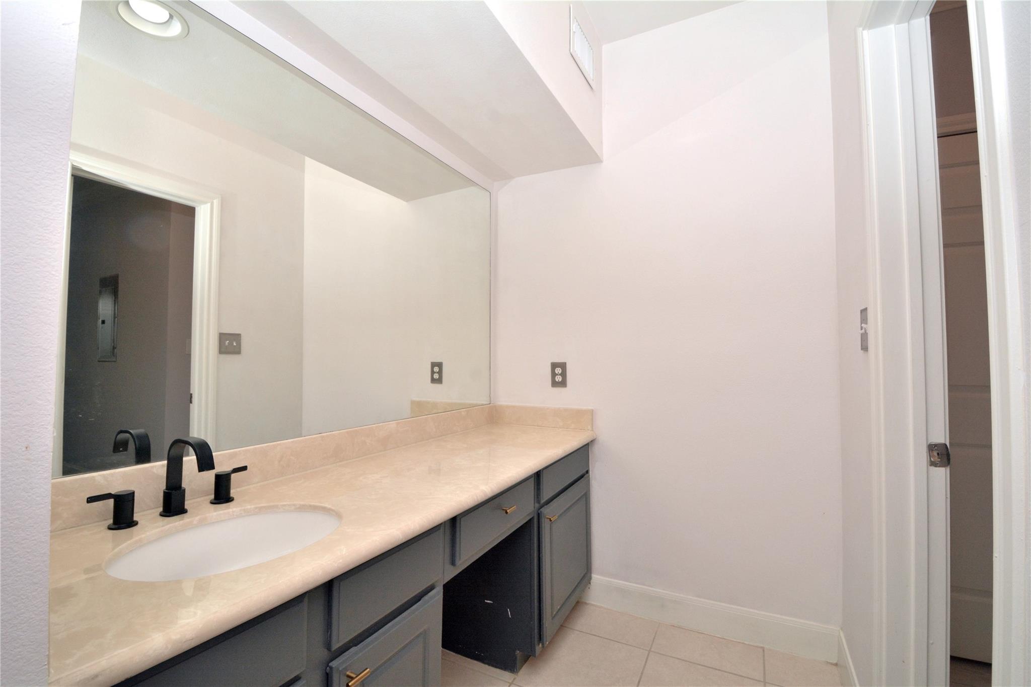 7701 RIALTO Blvd # 124, Austin, TX 78735