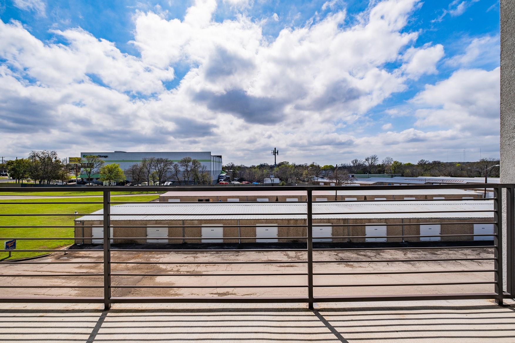 6444 Burnet Rd # 207, Austin, TX 78757