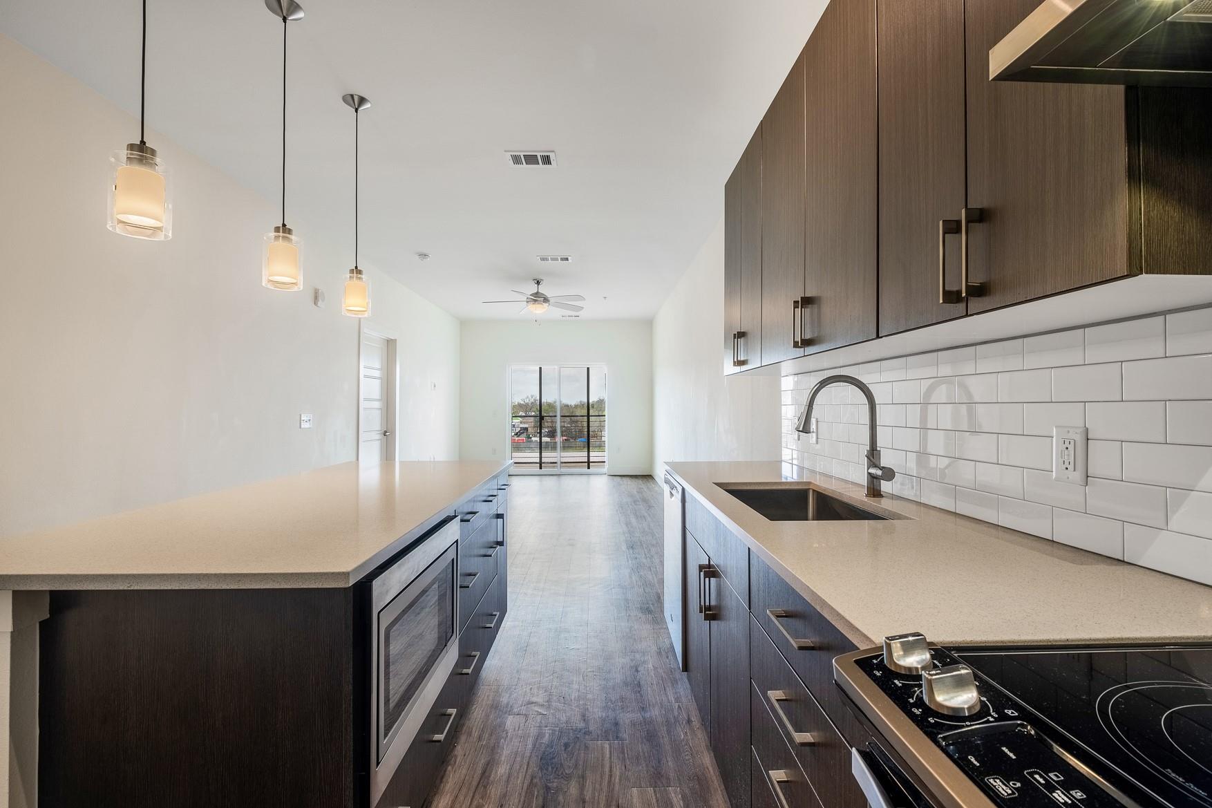 6444 Burnet Rd # 207, Austin, TX 78757