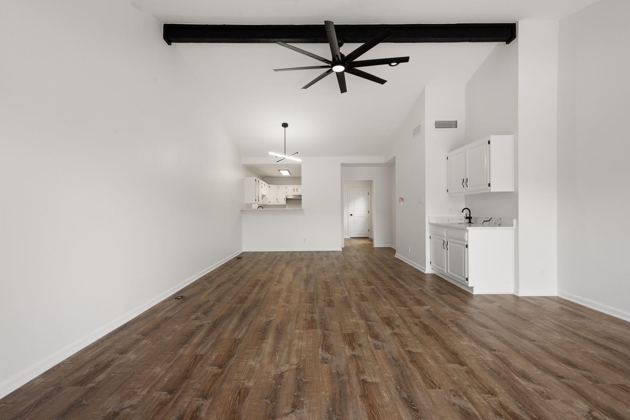 11 Oaks Pl, Lago Vista, TX 78645