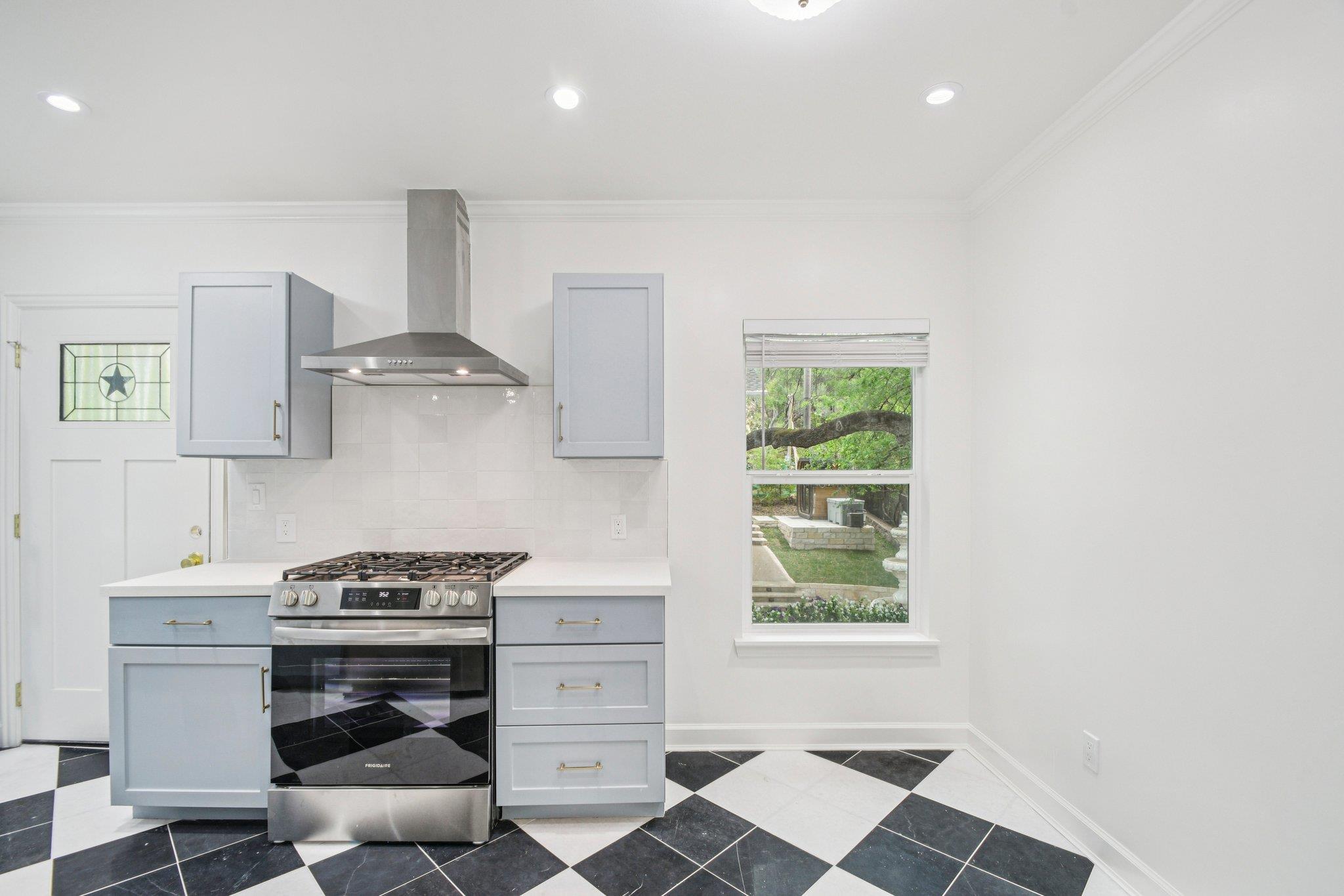 1205 Alta Vista Ave # B, Austin, TX 78704