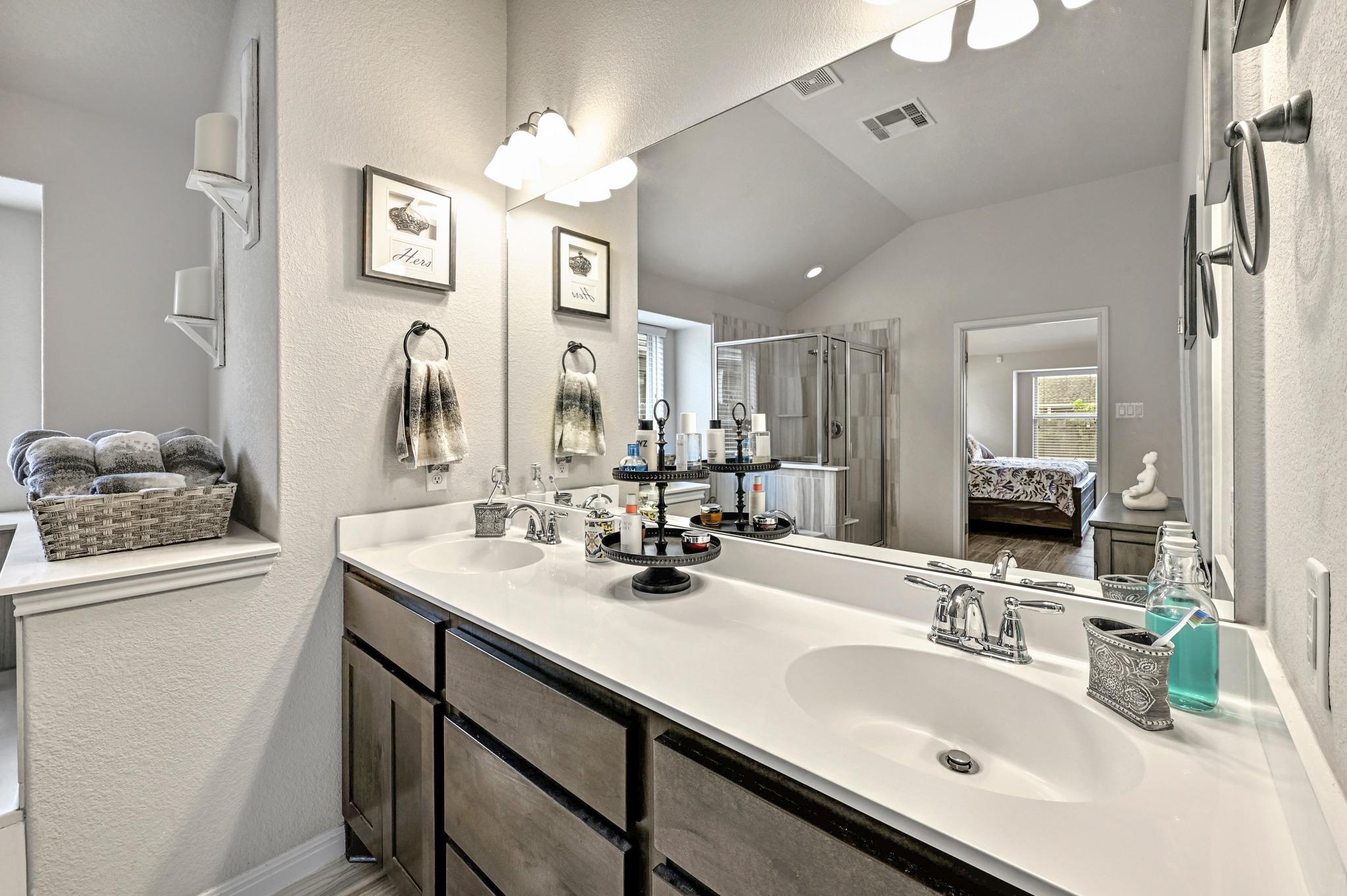 113 W Highfield St, Hutto, TX 78634