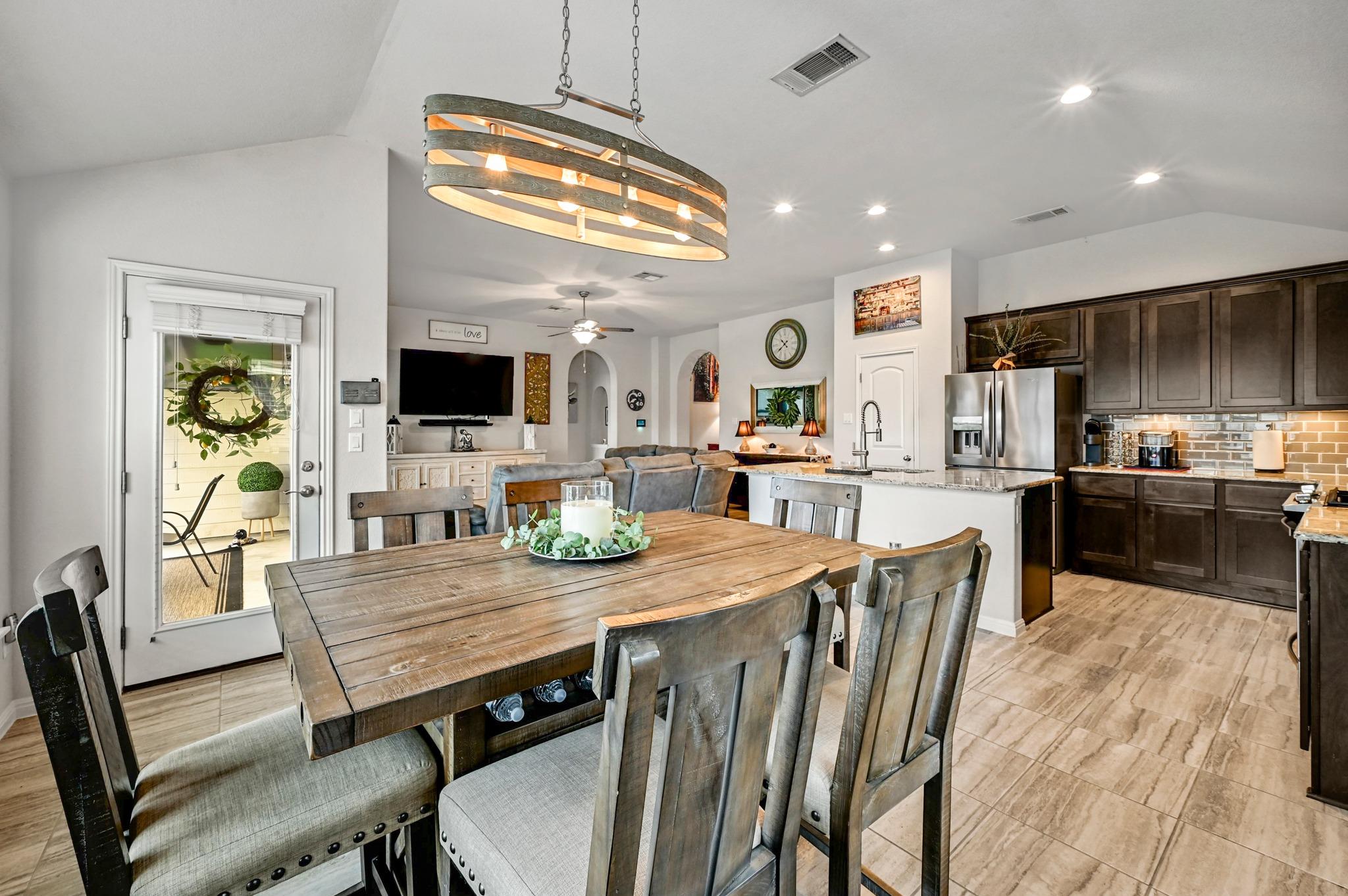 113 W Highfield St, Hutto, TX 78634