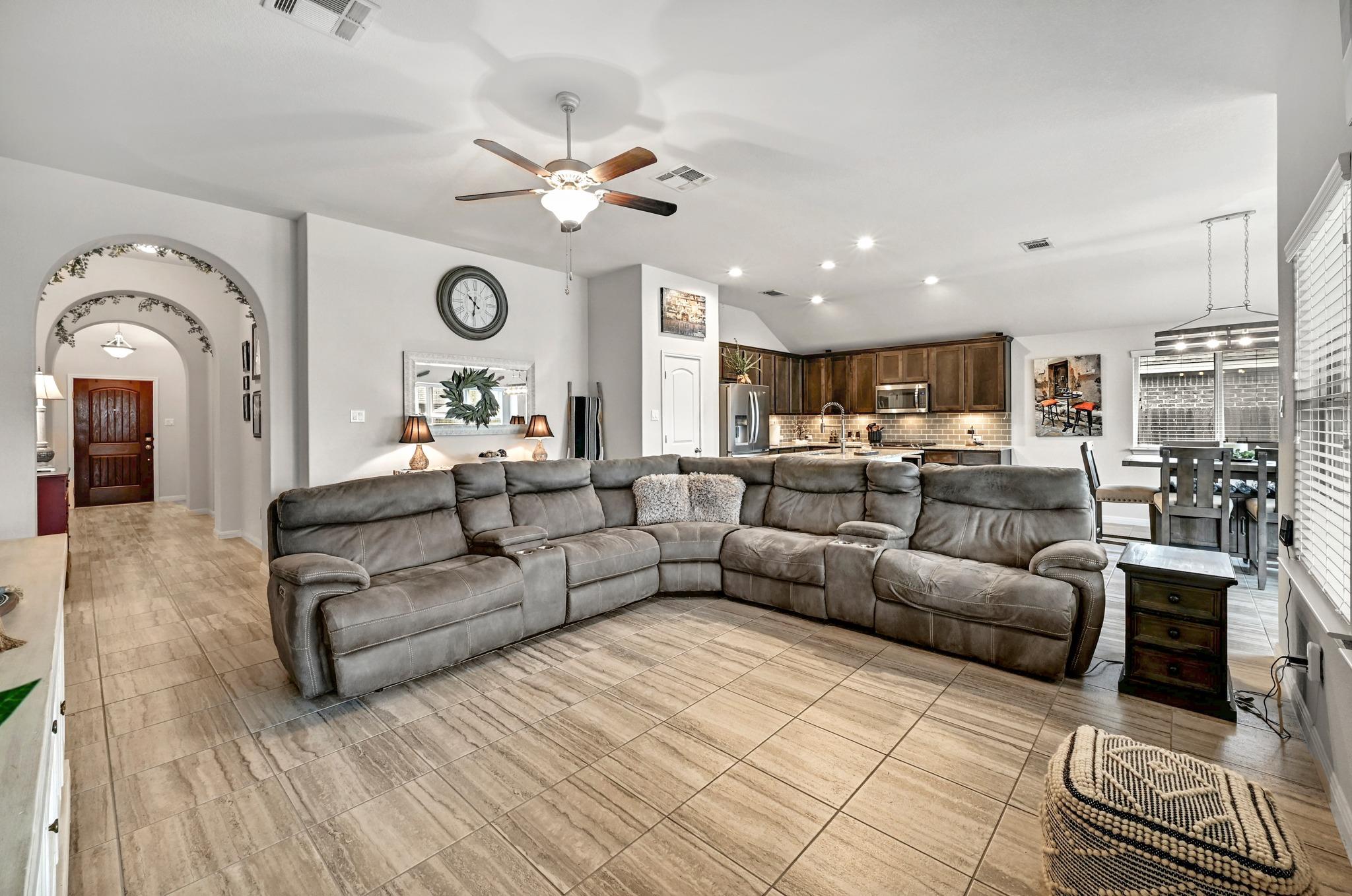 113 W Highfield St, Hutto, TX 78634