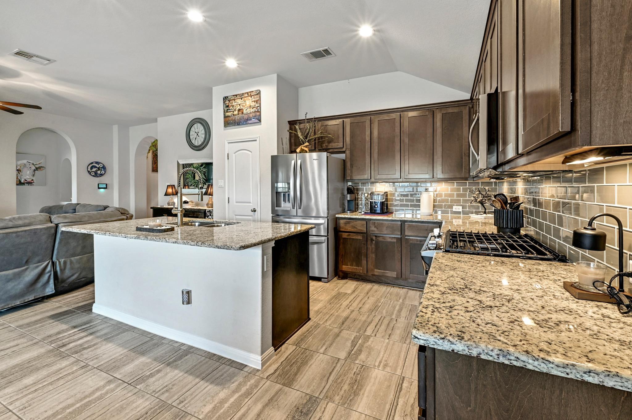 113 W Highfield St, Hutto, TX 78634