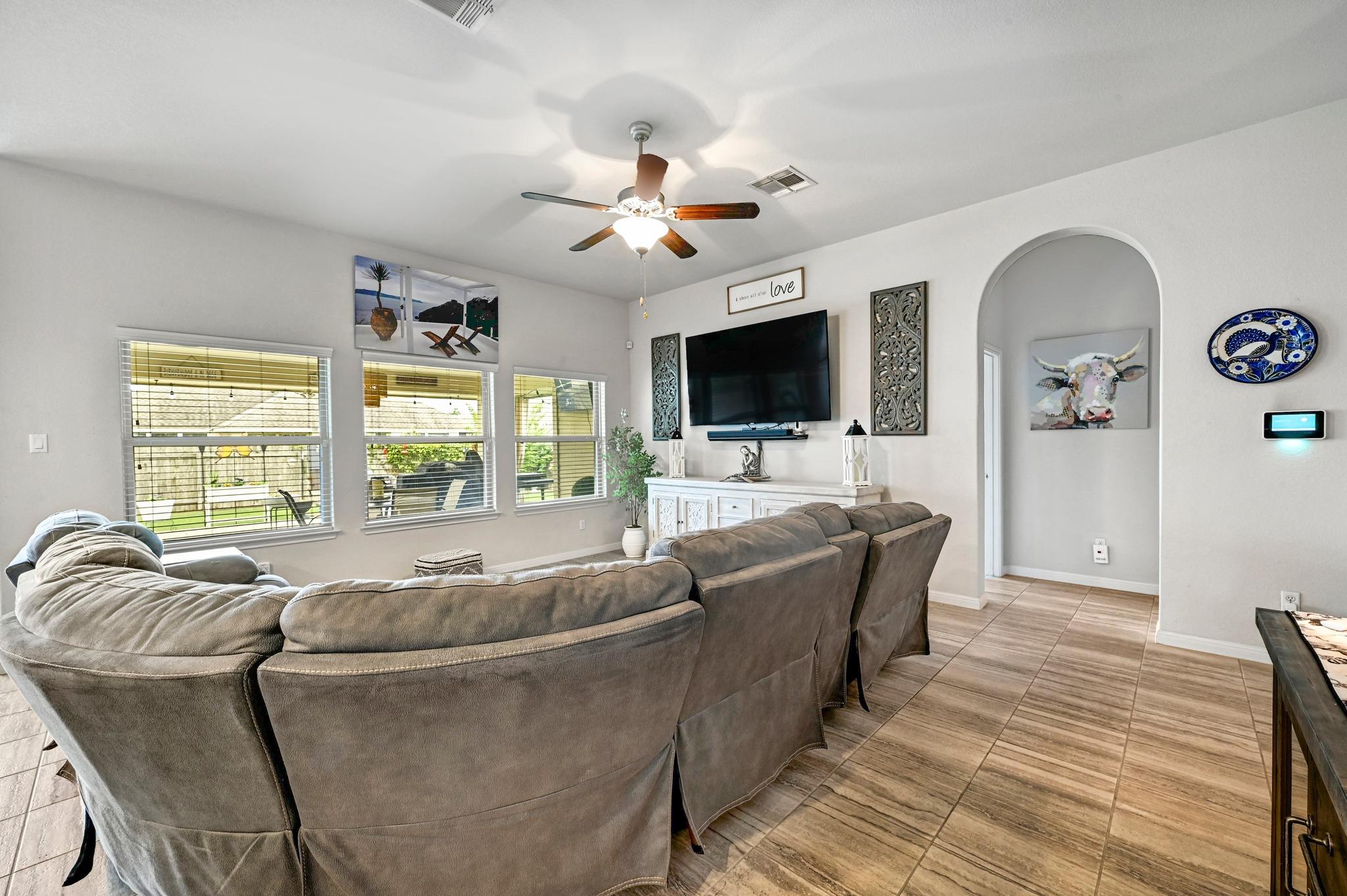 113 W Highfield St, Hutto, TX 78634