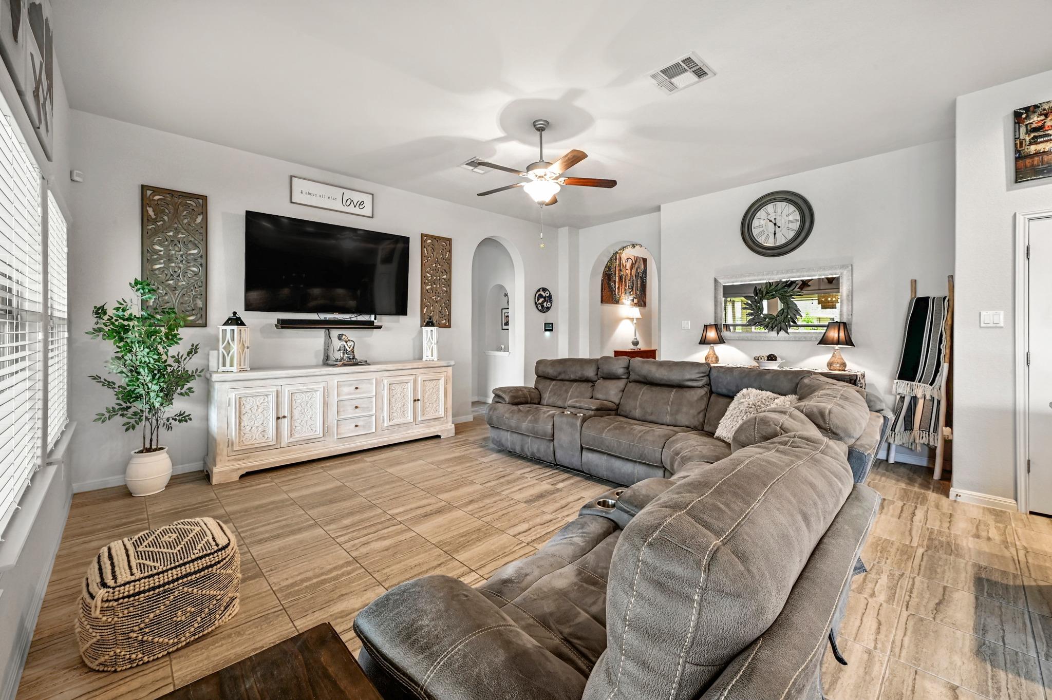 113 W Highfield St, Hutto, TX 78634