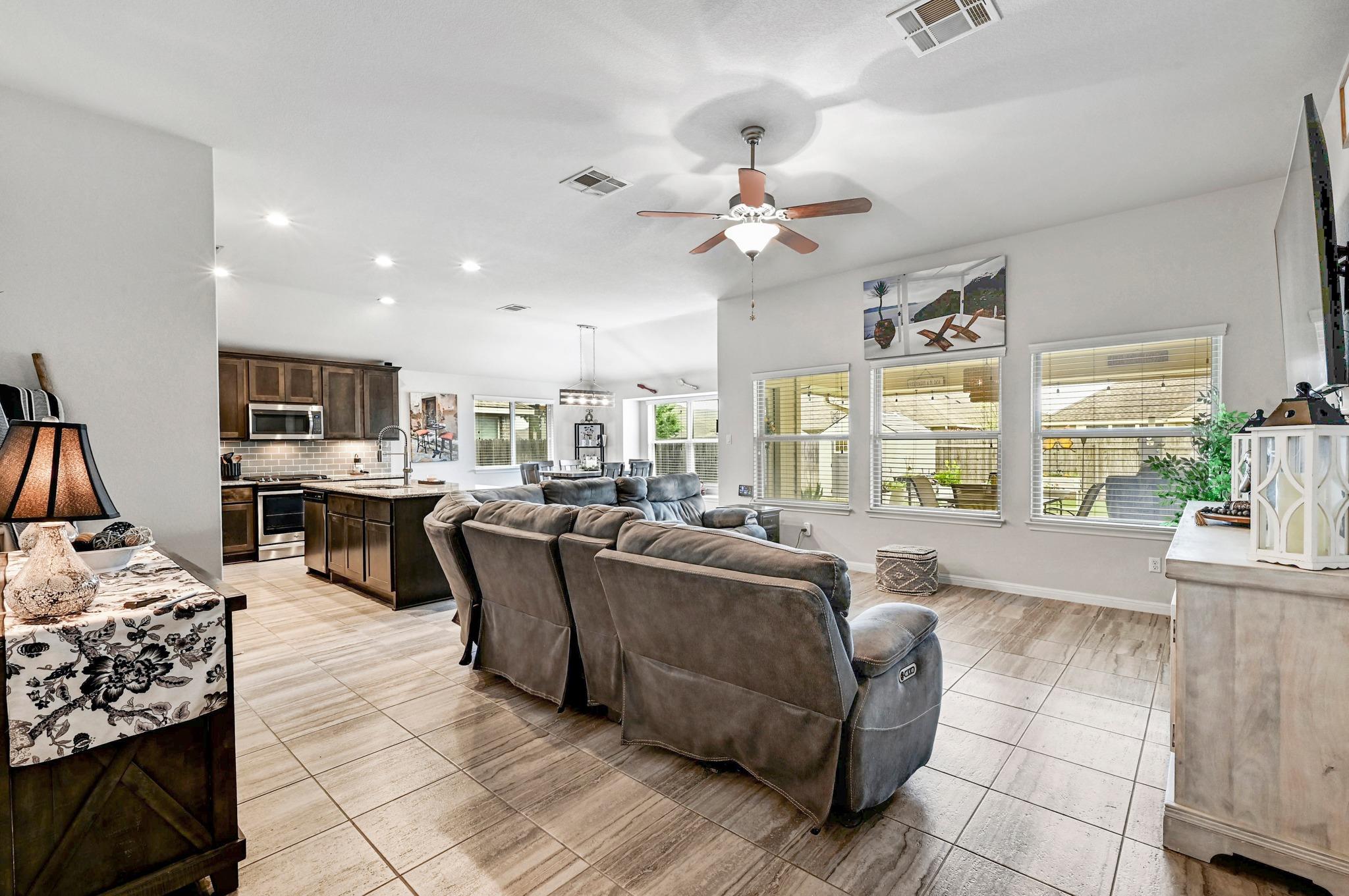 113 W Highfield St, Hutto, TX 78634