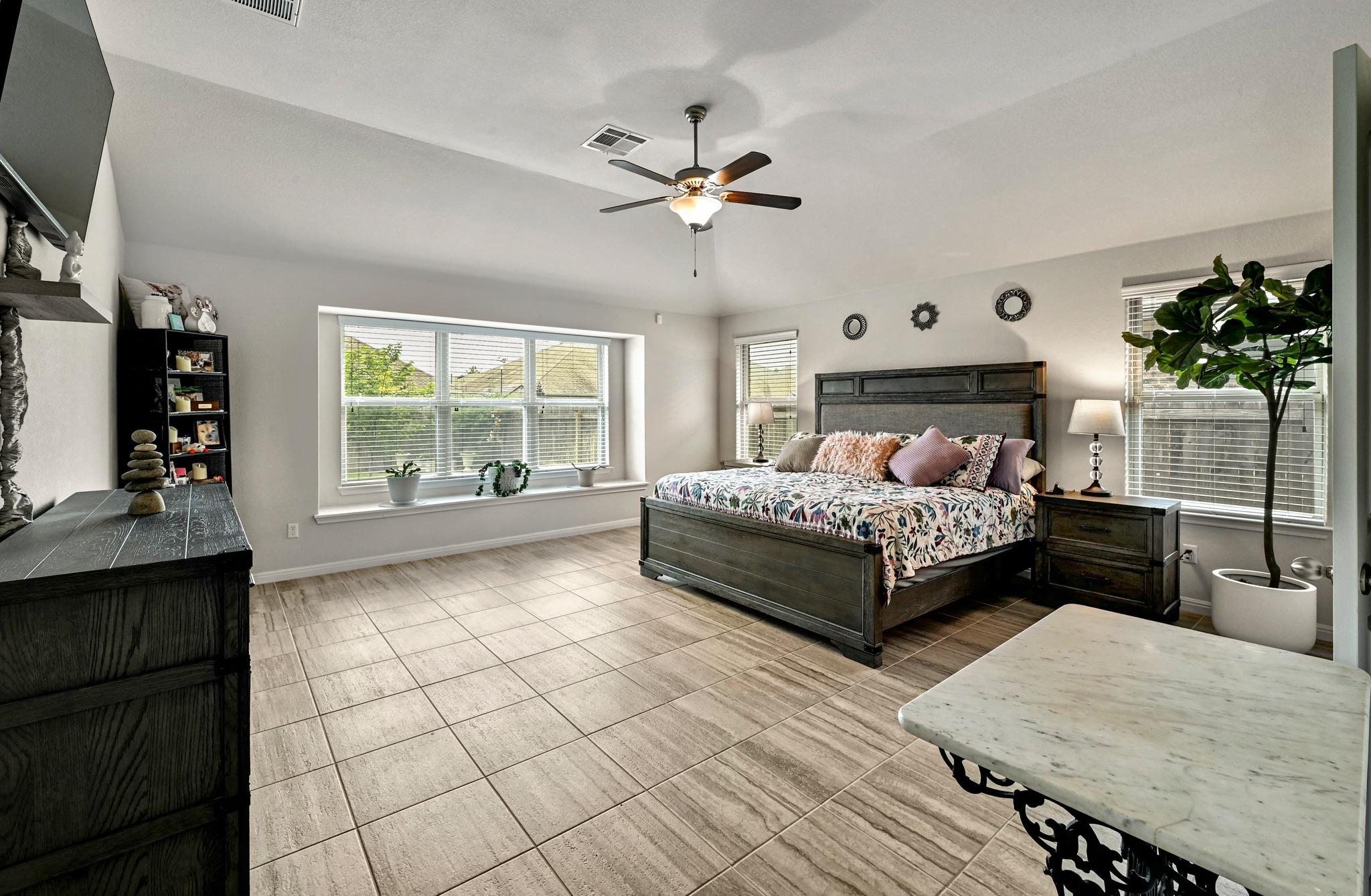 113 W Highfield St, Hutto, TX 78634