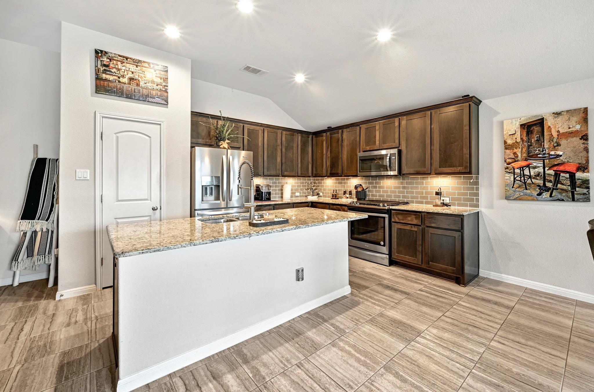 113 W Highfield St, Hutto, TX 78634