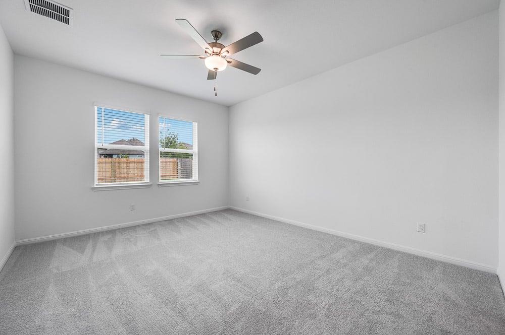 95 Flowers Ave, Hutto, TX 78634