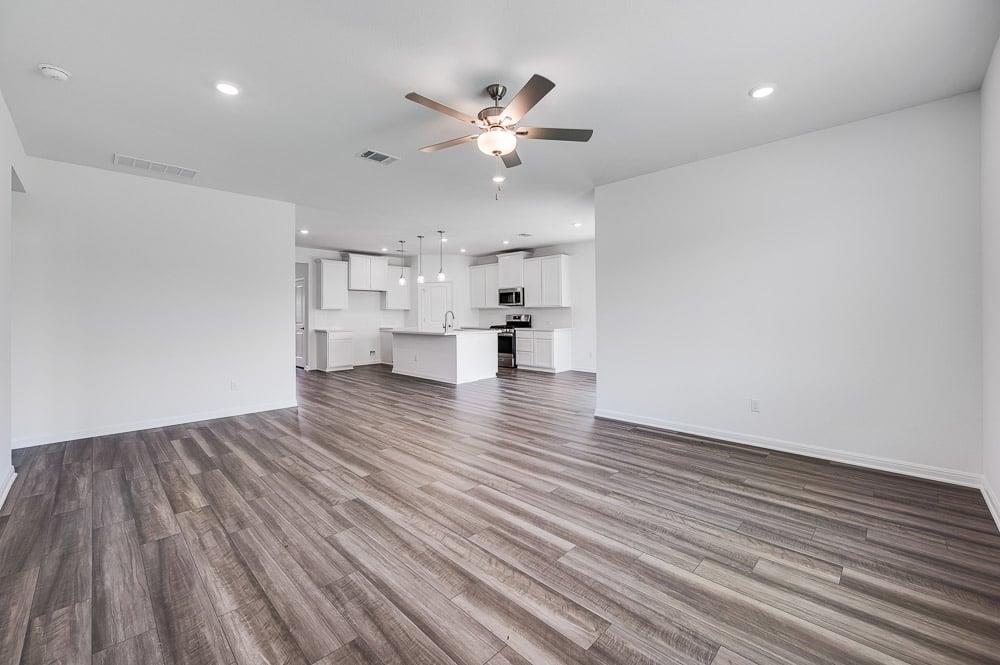 95 Flowers Ave, Hutto, TX 78634