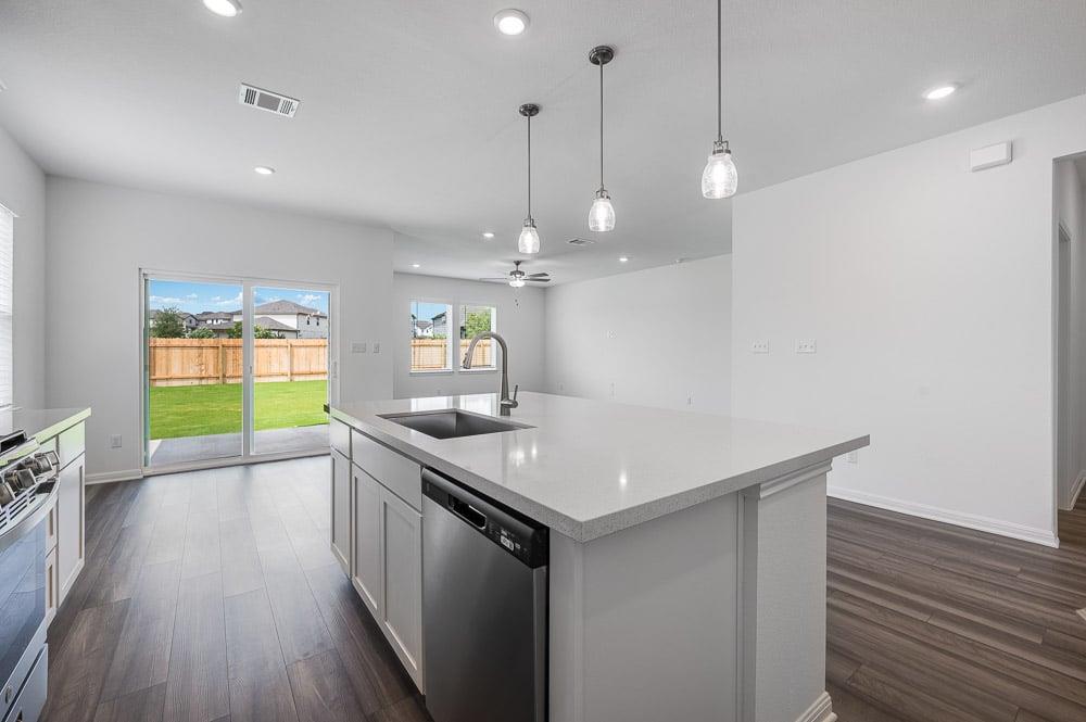 95 Flowers Ave, Hutto, TX 78634