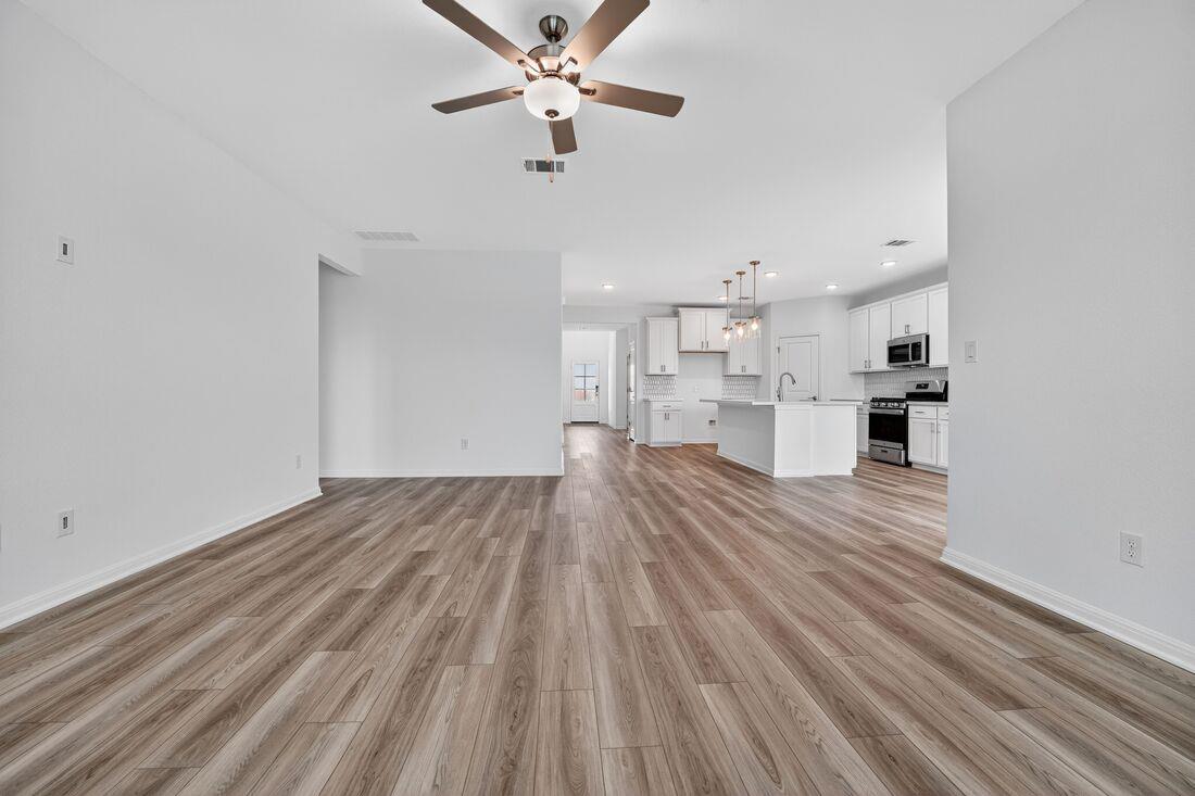 95 Flowers Ave, Hutto, TX 78634